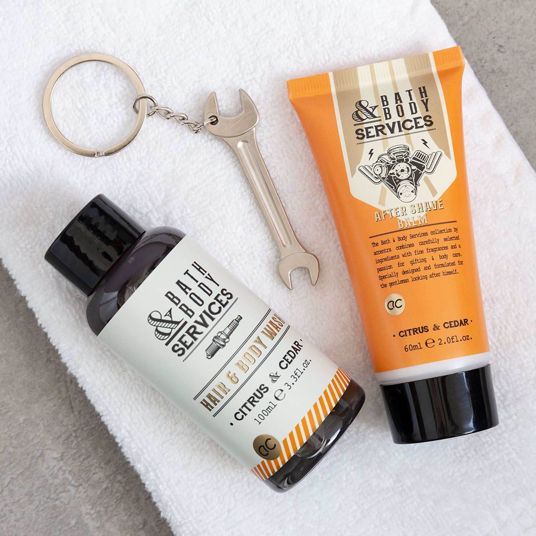 Badeset_BATH_BODY_SERVICES_in_oelkanisterform_-__Hair-_Body_Wash-After_Shave_Balm-Schluesselanhaenger_-_Citrus_Cedar_killer_kirsche_7LWls9SYSTWxzo