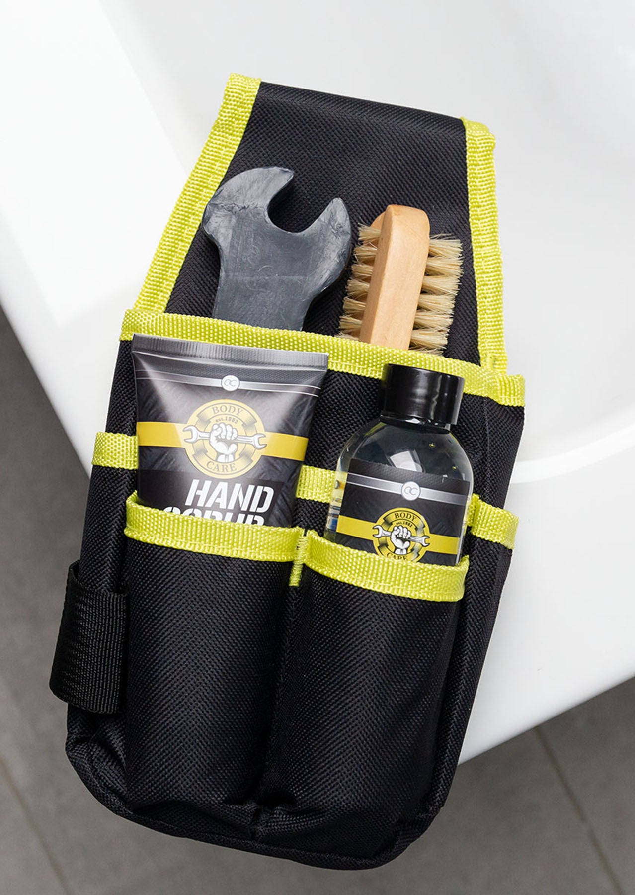 Badeset_BATH_BODY_TOOLS_in_Werkzeugtasche_-__Hair-_Body_Handpeeling_Seife_Holz-Nagelbuerste_-_Musk_killer_kirsche_4