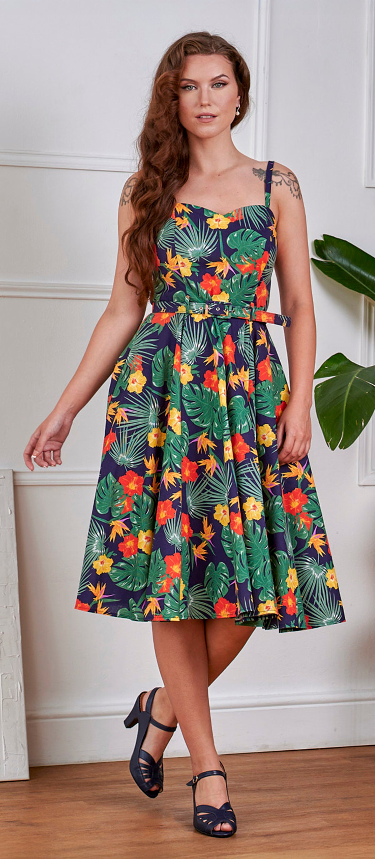 Banned «Morena Tropical» Vintage Sweetheart Hibiscus Tiki Träger Swing Dress / Kleid - Navy