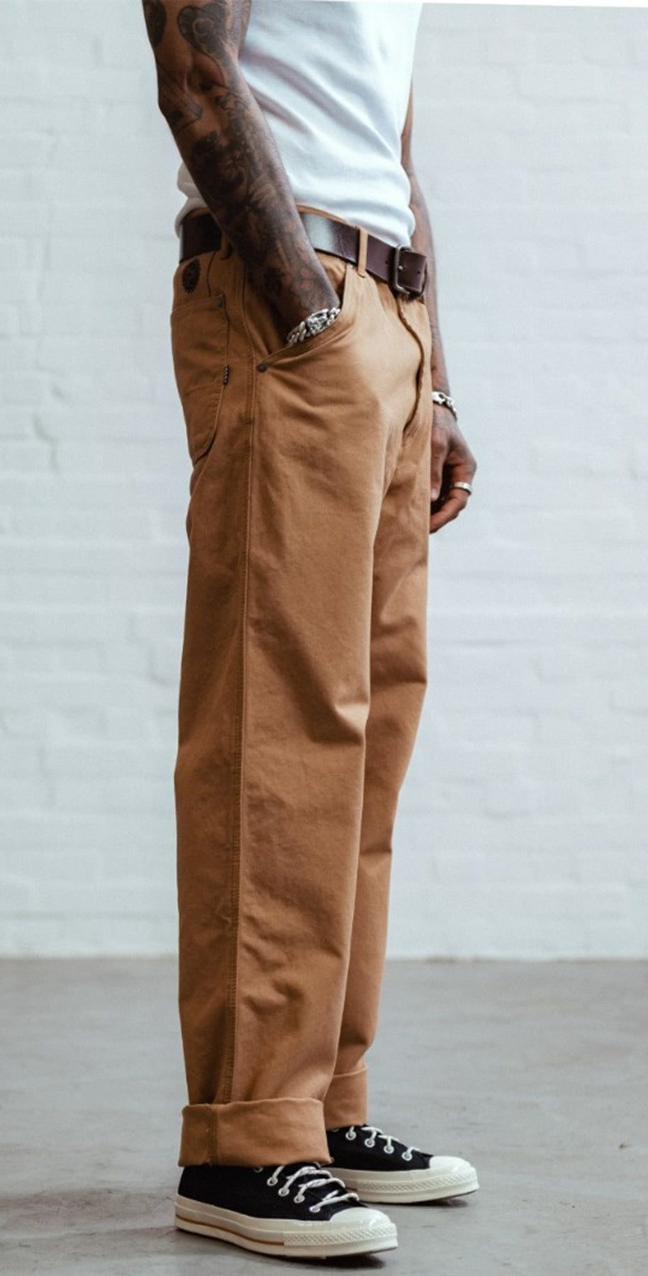 Chet_Rock_CALEB_Retro_WORKWEAR_Oldschool_SLIM_FIT_JEANS_Hellbraun_killer_kirsche_4YbYTYxvSzcBmG