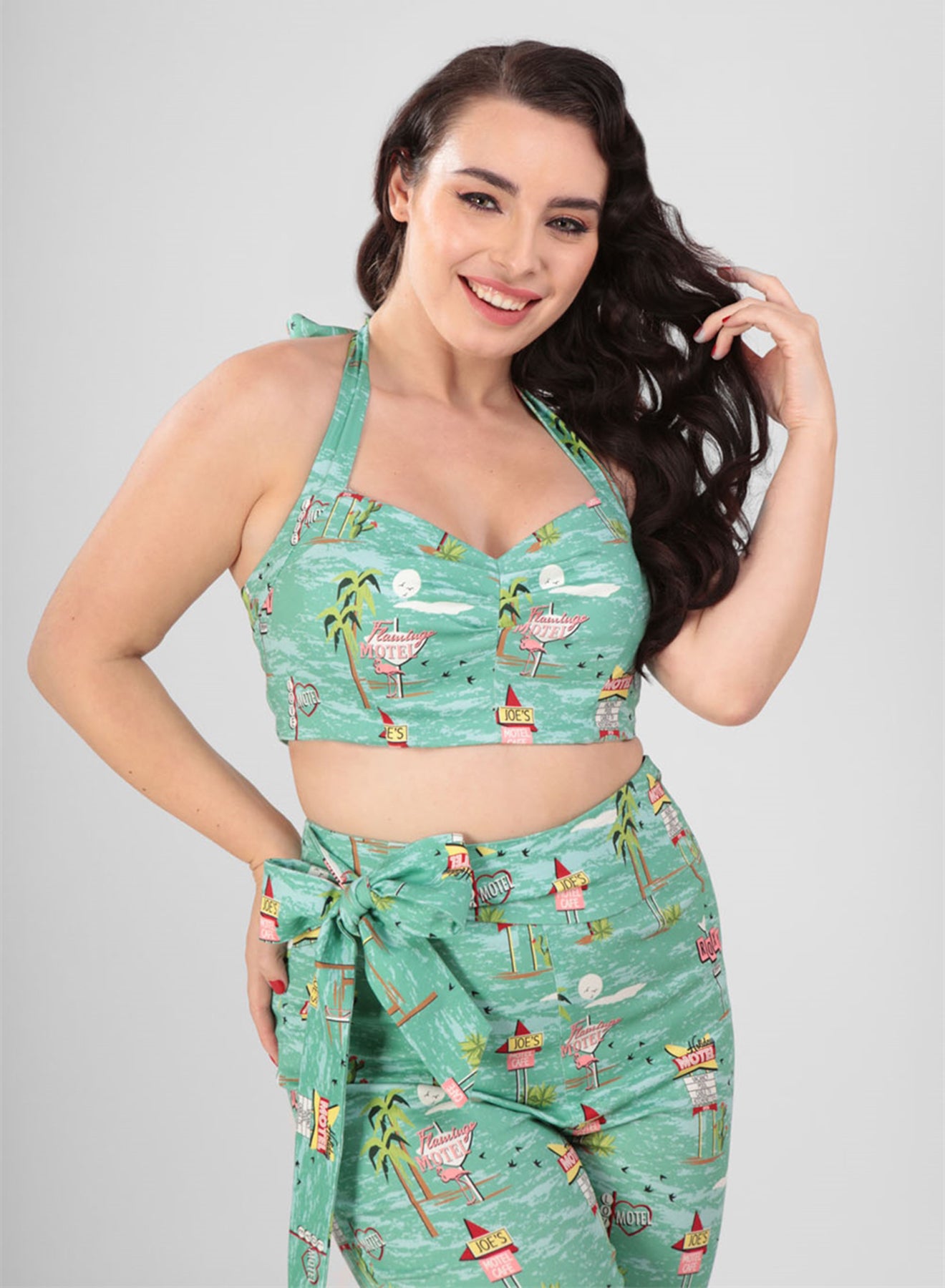 Collectif_ADRIANA_Tropical_MOTEL_Neckholder_TRaeGER_TOP_Oberteil_killer_kirsche_1