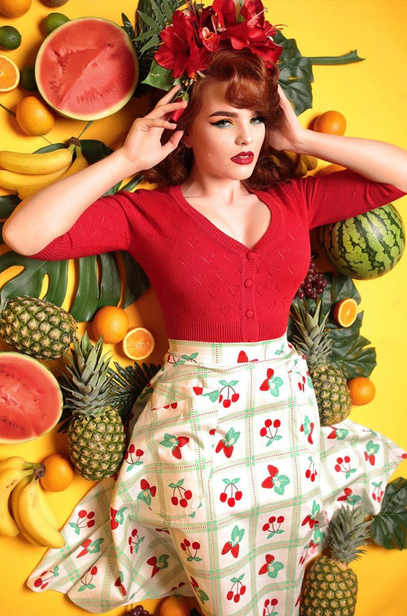 Collectif_EVIE_HEART_50s_Herz_LOCHMUSTER_Strickjacke_Crop_CARDIGAN_Rot_killer_kirsche_1