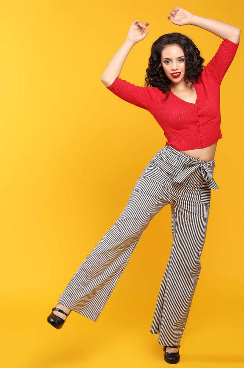 Collectif_EVIE_HEART_50s_Herz_LOCHMUSTER_Strickjacke_Crop_CARDIGAN_Rot_killer_kirsche_2