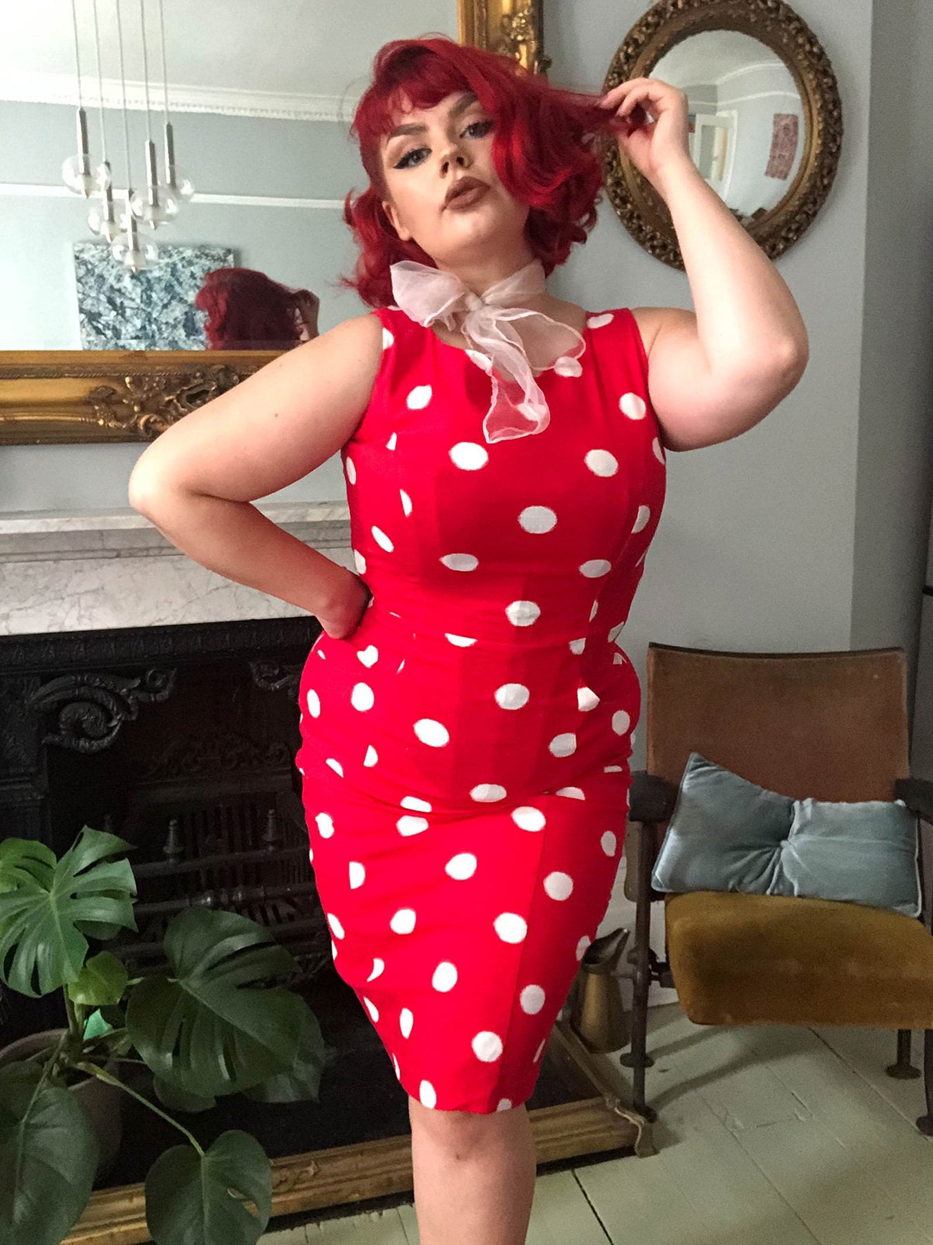 Collectif_HEPBURN_50s_PAINTED_POLKA_DOT_Traeger_Bleistiftkleid_PENCIL_DRESS_killer_kirsche_2