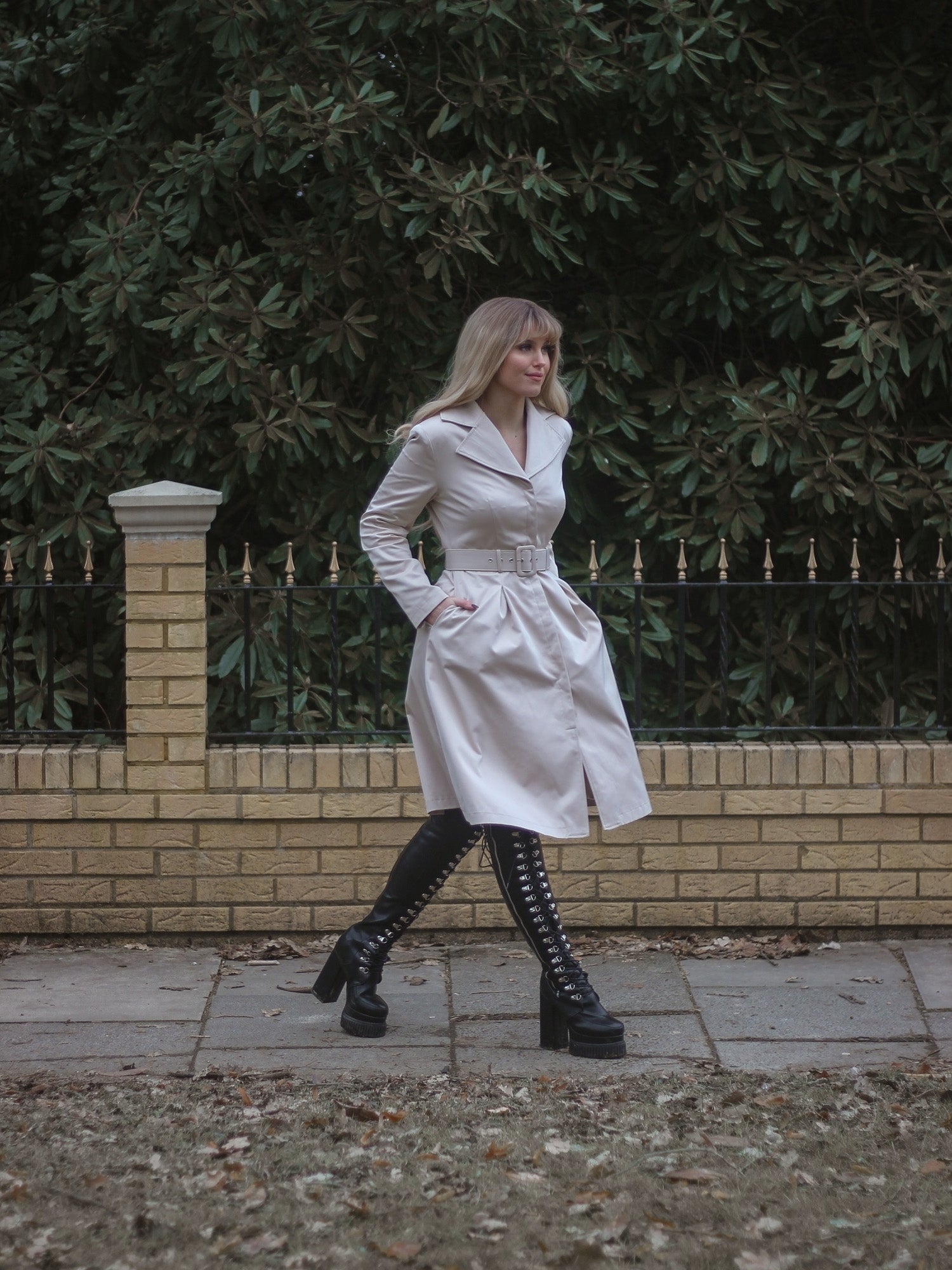 Collectif_JOLIANNA_Vintage_PLEATED_A-Linie_Retro_TRENCH_COAT_Mantel_Beige_killer_kirsche_5Uv6lQWM2Ci9be