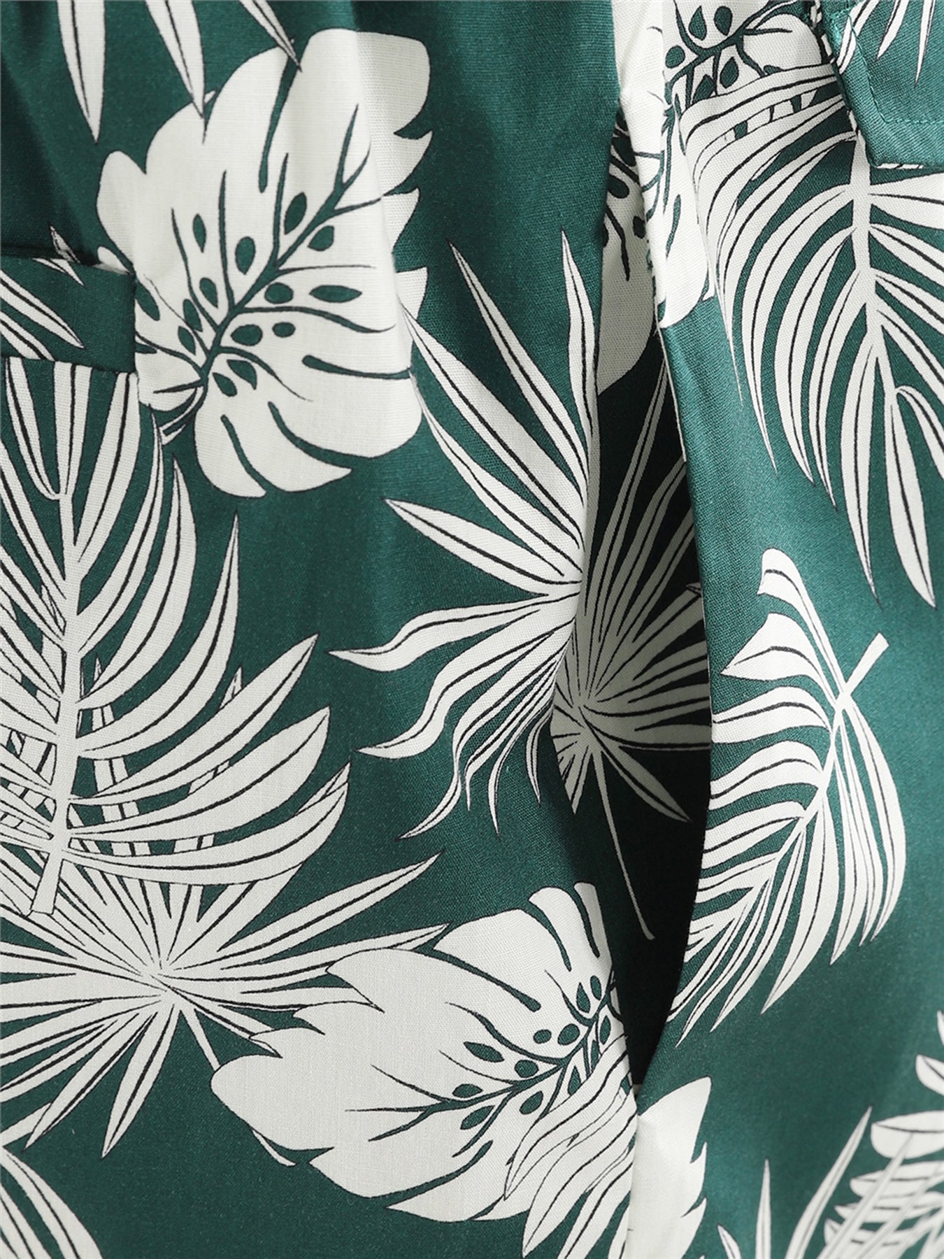 Collectif_MARTIN_Deep_Palm_TROPICAL_LEAVES_Retro_Herren_SHORTS_Kurze_Hose_Killer_Kirsche-3RxgZOF3RxemLR