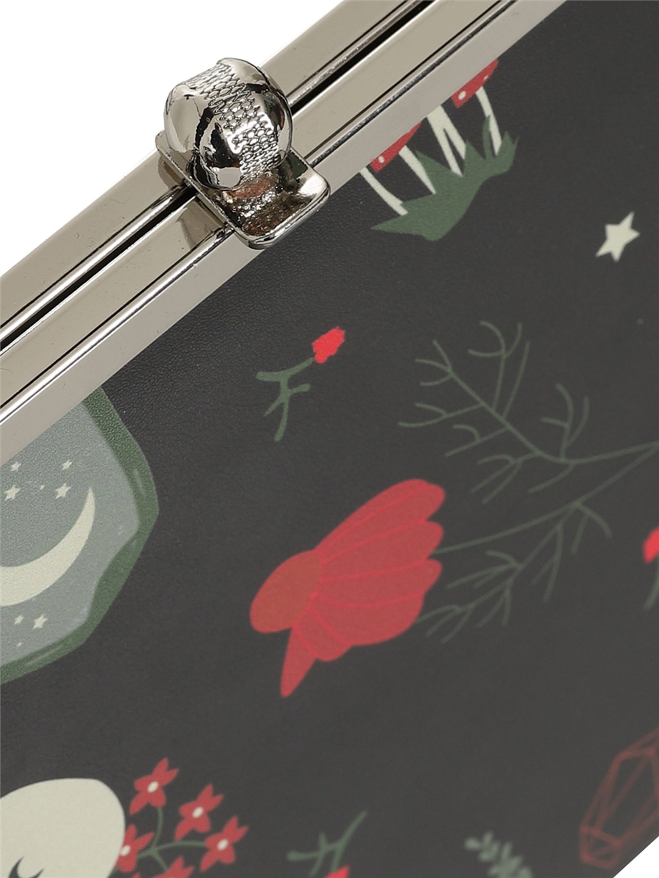 Collectif_TONYA_WITCHES_GARDEN_Gothic_Tattoo_Classic_KISSLOCK_Handtasche_killer_kirsche_3UWBwbsJpy5Jmy