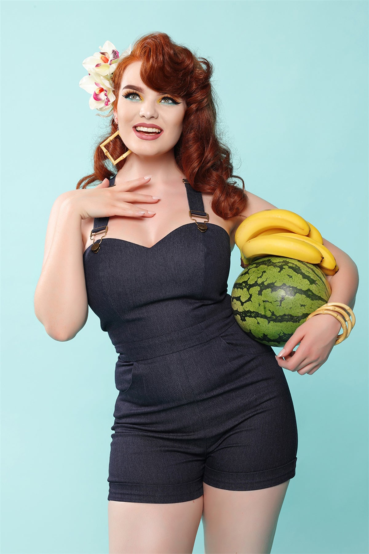 Collectif_WILLOW_Retro_DENIM_Jeans_Shorts_50s_TRaeGER_PLAYSUIT_Jumpsuit_Blau_Killer_Kirsche-3