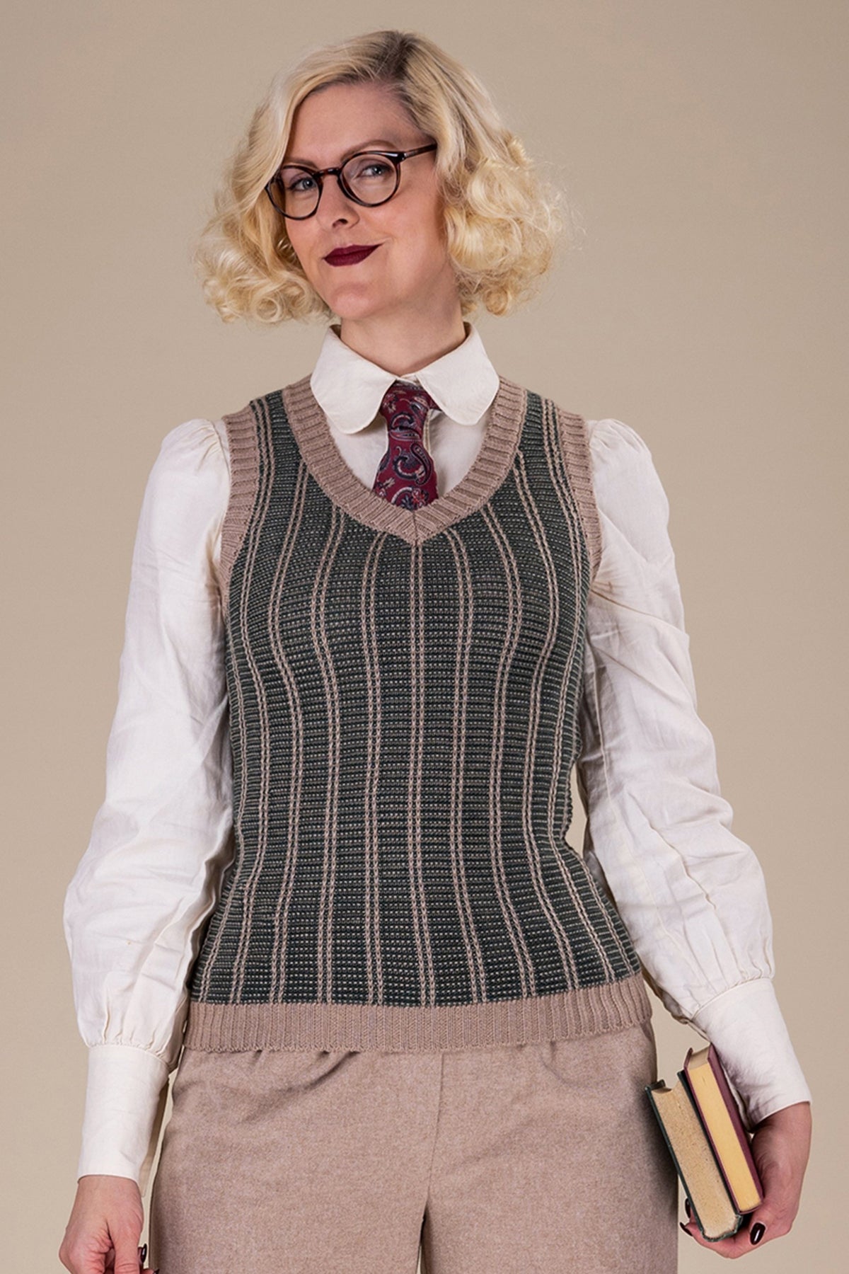 Emmy_BEST_SWEATER_VEST_Vintage_STRICK_Oberteil_Weste_PULLUNDER_-_Gruen-Beige_Killer_Kirsche-1xLKxS6UCwM1cj