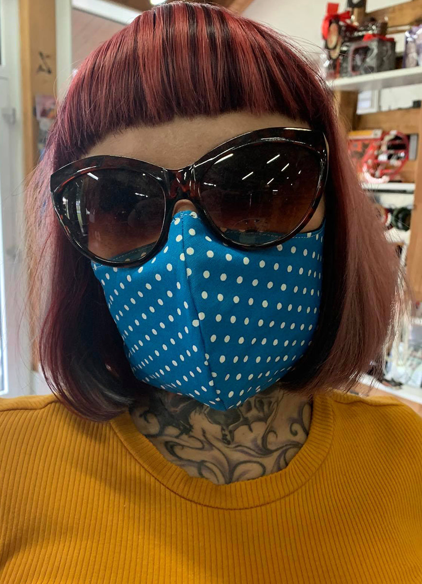 Genaehte_Punkte_BEHELFSMASKE_Behelfs-Mund-Nasen-Maske_Blau_mit_Vlies_und_Gummiband02