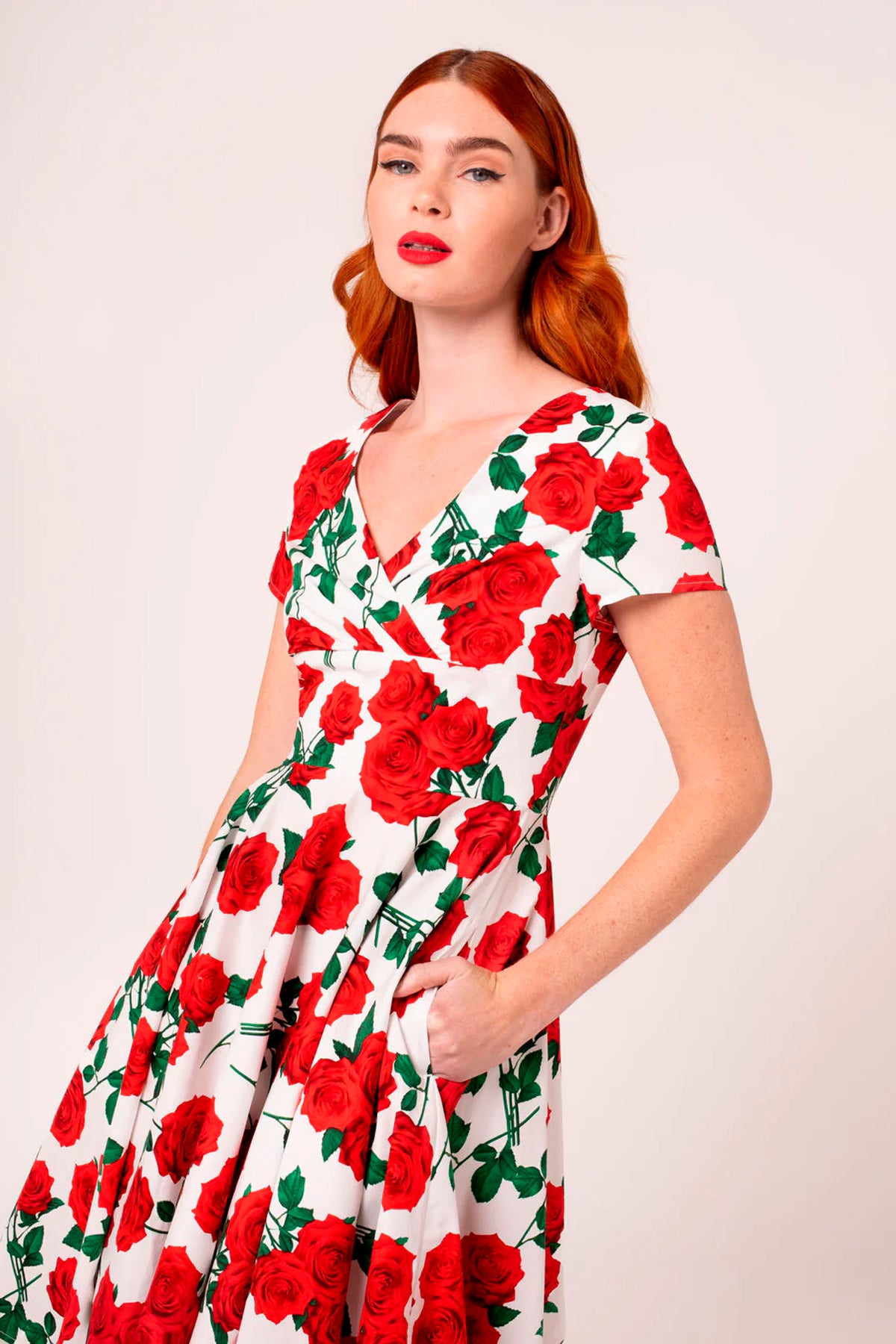 Hell_Bunny_DOLCE_VITA_Vintage_ROSEN_Floral_Retro_Red_Roses_V-Neck_SWING_DRESS_Kleid_-_Weiss-2