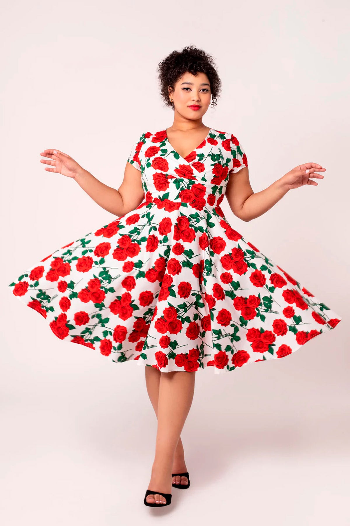 Hell_Bunny_DOLCE_VITA_Vintage_ROSEN_Floral_Retro_Red_Roses_V-Neck_SWING_DRESS_Kleid_-_Weiss-5