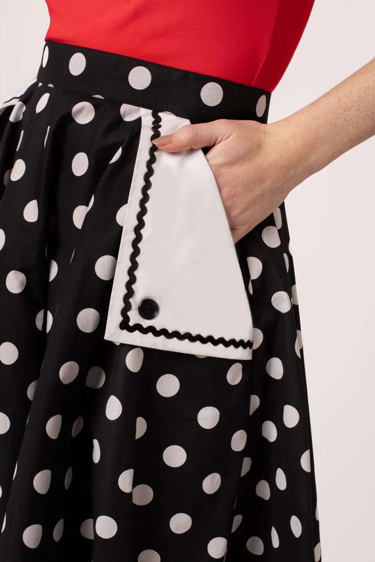 Hell_Bunny_DOMINO_POLKA_DOT_50s_Punkte_Pocket_Vintage_TELLERROCK_Swing_Skirt_-_Schwarz-2gr4usgKQtQLFl