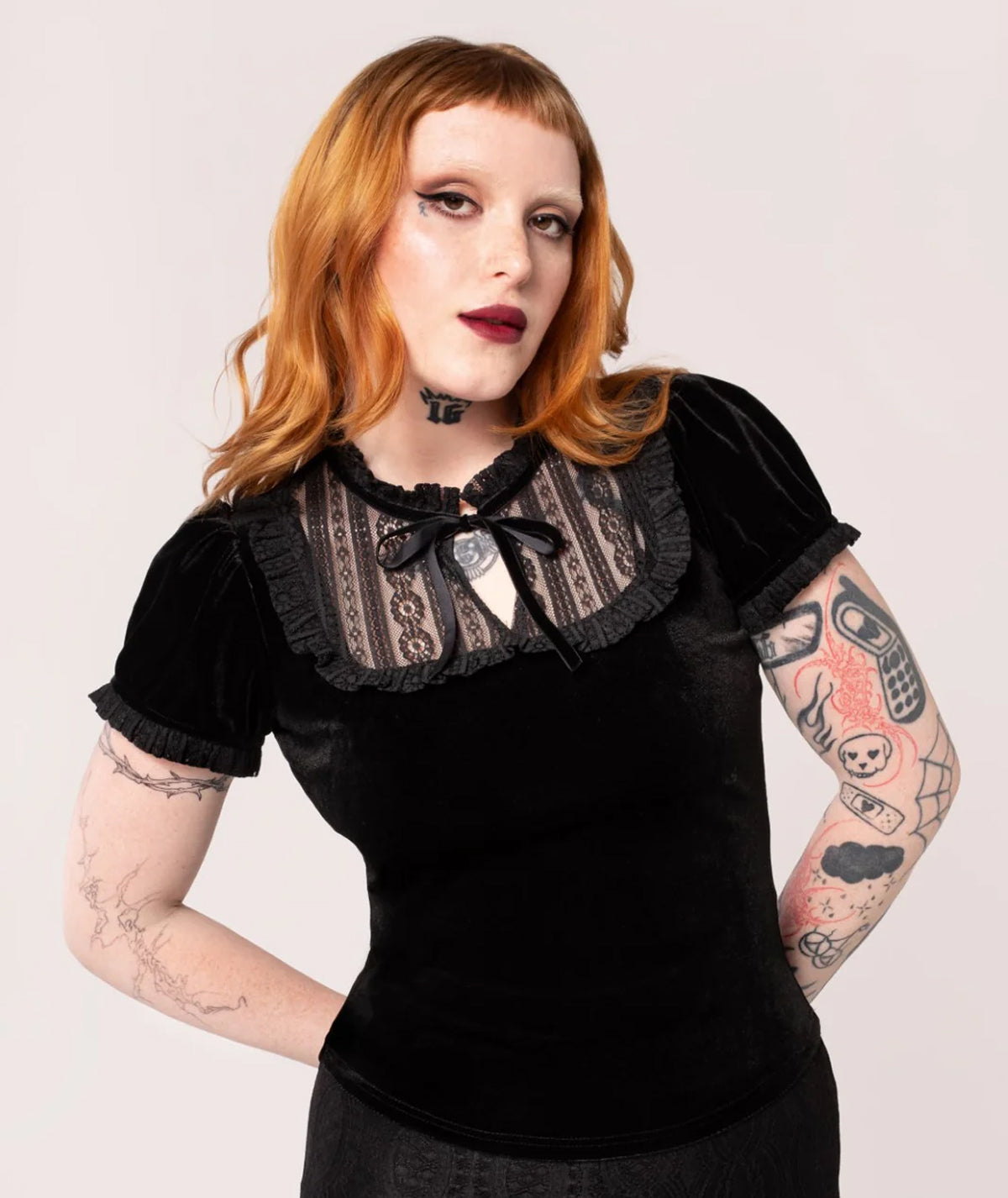 Hell_Bunny_MOURNING_TOP_Vintage_Velvet_Lace_Schluesselloch_Samt_OBERTEIL_Shirt-1