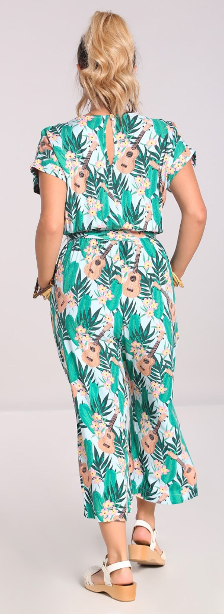 Hell_Bunny_ULULANI_UKULELE_Tropical_TIKI_Hibiskus_Traeger_JUMPSUIT_Overall-2