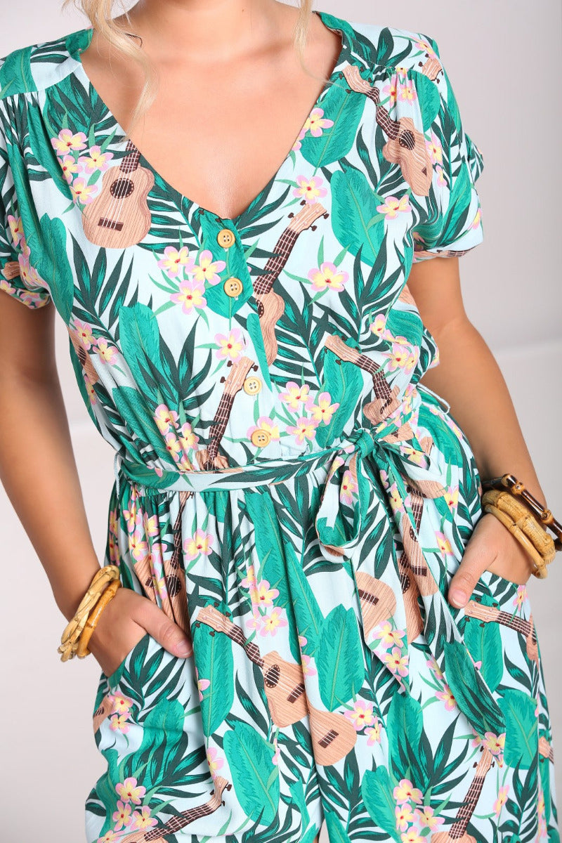 Hell_Bunny_ULULANI_UKULELE_Tropical_TIKI_Hibiskus_Traeger_JUMPSUIT_Overall-3