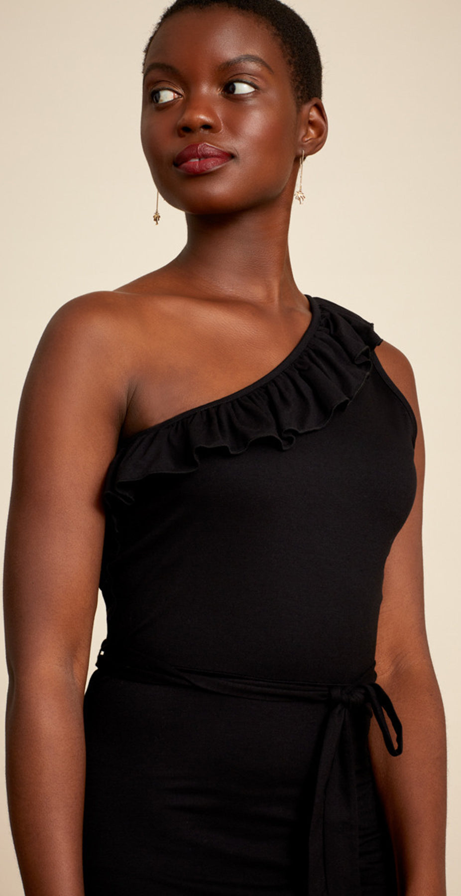 King_Louie_ANDREA_One_Shoulder_RUFFLE_Traeger_Uni_A-LINIE_Dress_KLEID_Schwarz_Killer_Kirsche-4