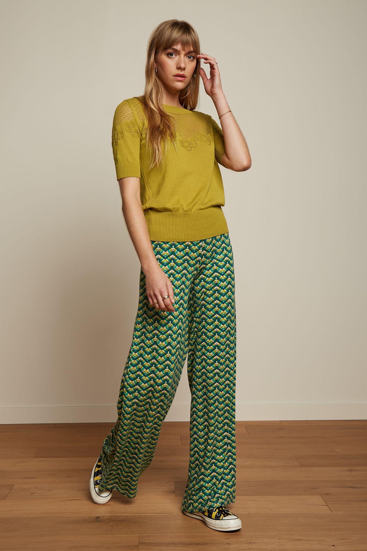 King_Louie_AUDREY_KNIT_BONET_Vintage_Lochmuster_Kurzarm_STRICK_SHIRT_-_Koi_Yellow_Killer_Kirsche-5
