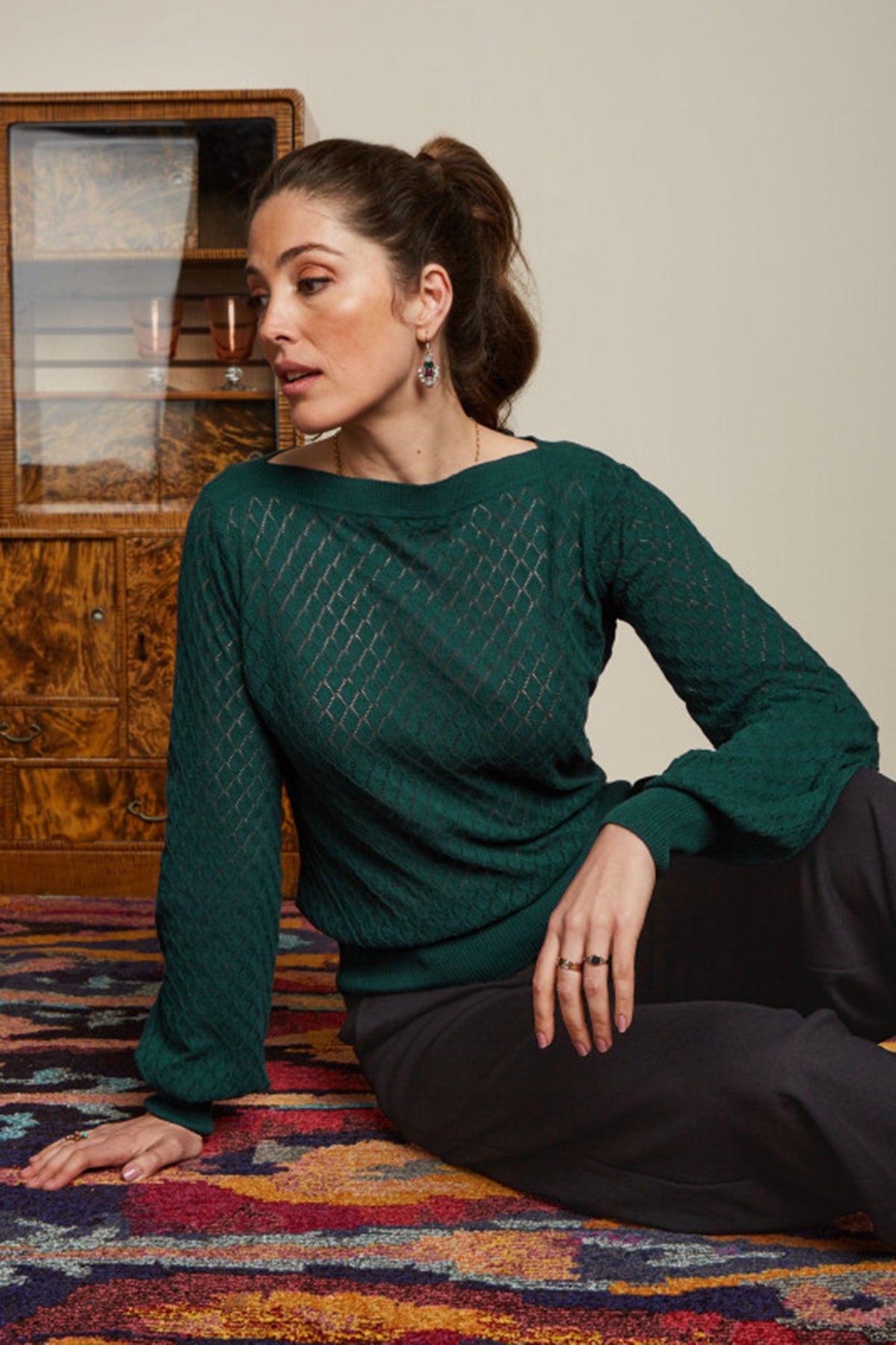 King_Louie_AUDREY_LOOP_AJOUR_Lochmuster_Ballonaermel_PULLOVER_Jumper_-_Tannengruen_Killer_Kirsche-2
