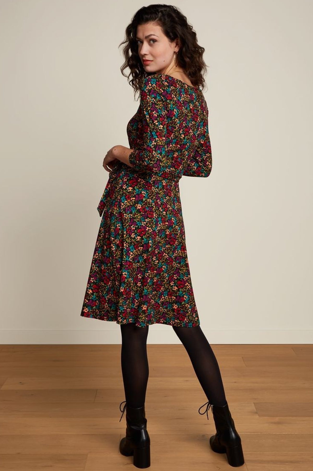 King_Louie_BETTY_LA_CONCHA_Vintage_FLOWERS_Retro_A-LINIE_DRESS_Kleid_killer_kirsche_3