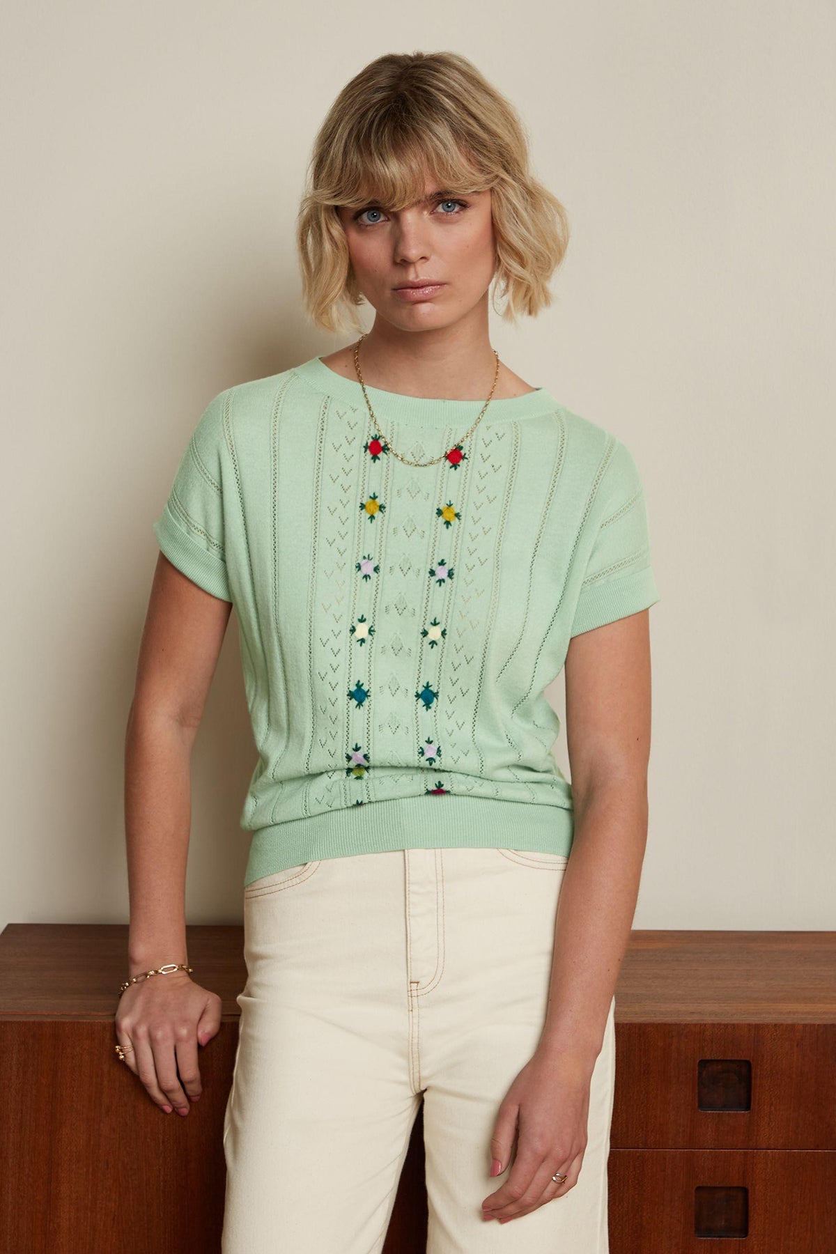 King_Louie_BOATNECK_ORCHID_Lochmuster_FLORAL_Kurzarm_FEINSTRICK_SHIRT_Oberteil_Killer_Kirsche-2gNQjwAndEhjLV