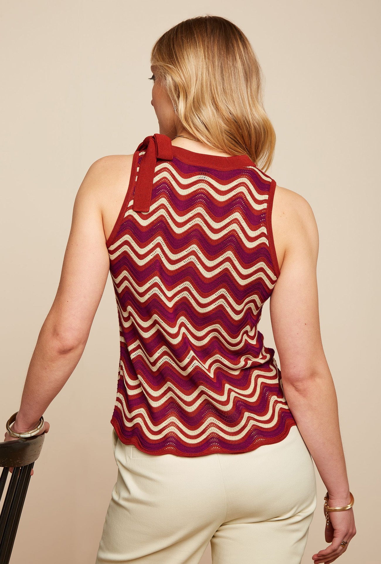 King_Louie_BOW_TOP_GROOVELAND_Vintage_AJOUR_Wellen_Schluppen_STRICK_Oberteil_TOP_-_Umbre-2