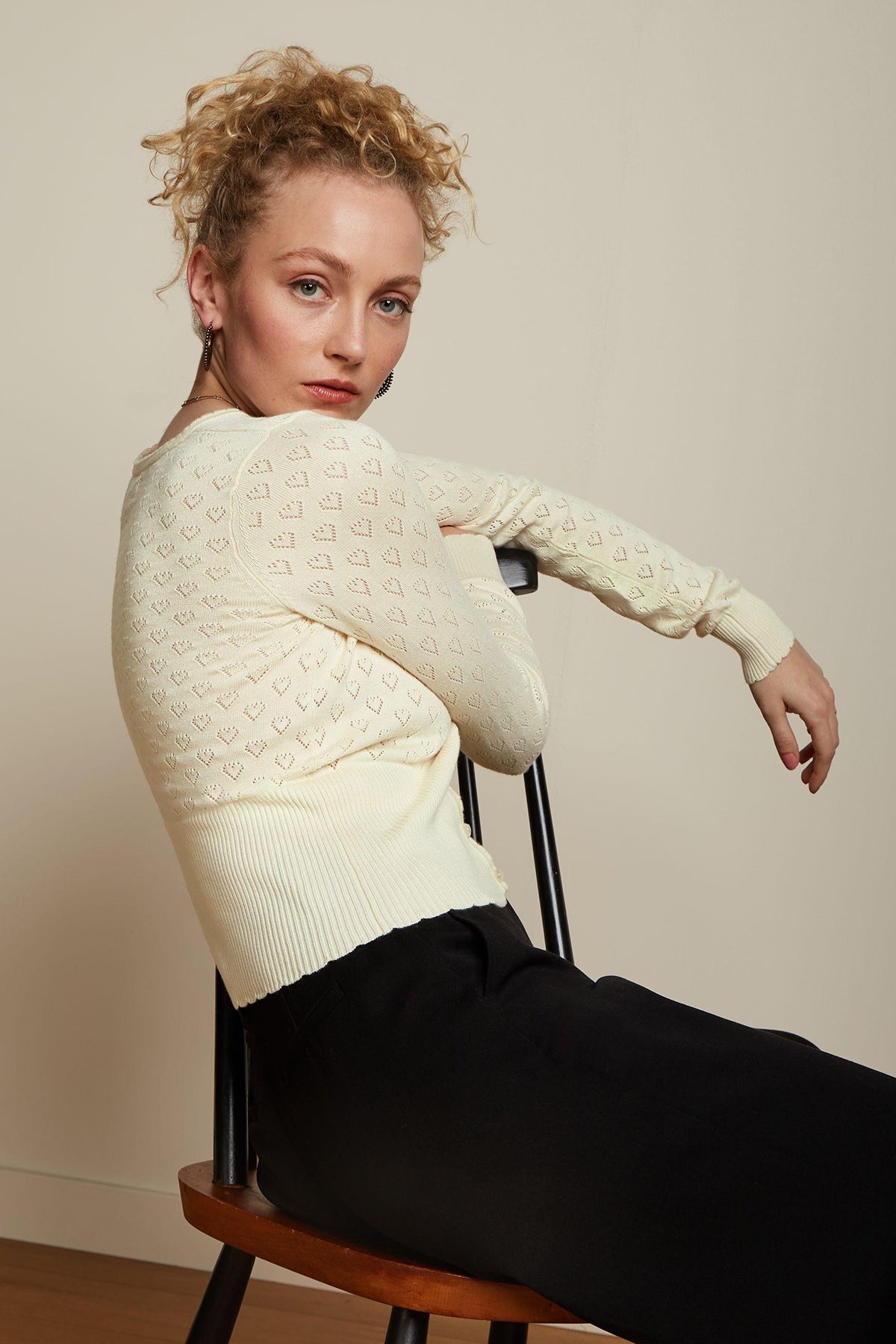 King_Louie_CARDI_HEART_AJOUR_Langarm_Retro_Strickjacke_CARDIGAN_-_Cream_killer_kirsche_2JFwsaSLHKIAUR