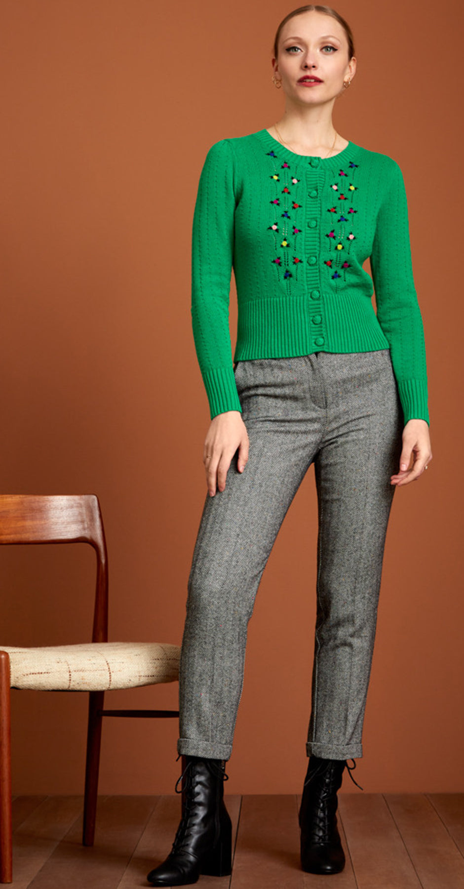 King_Louie_CARDI_TOFFEE_Rundhals_Blumen_EMBROIDERY_Strickjacke_CARDIGAN_Gruen_killer_kirsche_3OD7sYvqzPdrwz