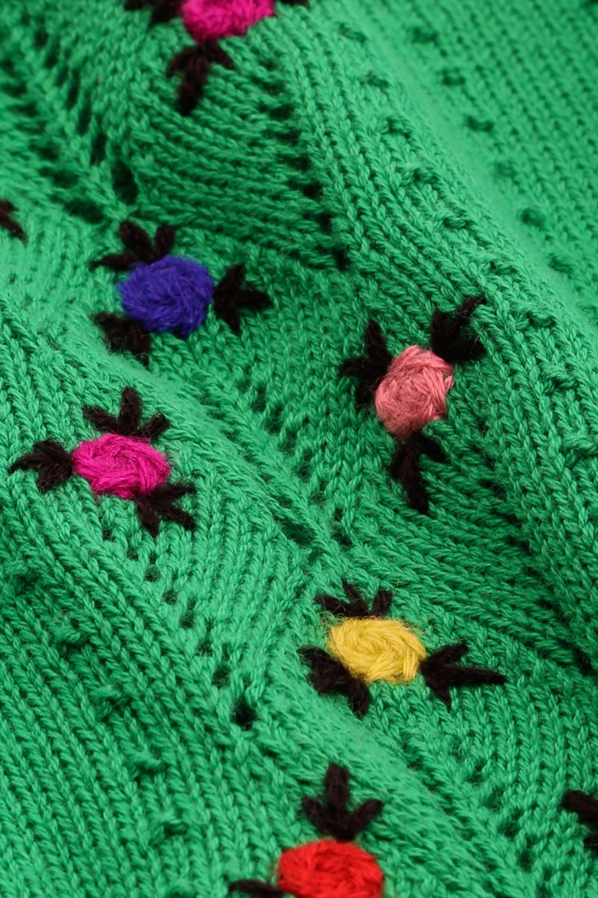 King_Louie_CARDI_TOFFEE_Rundhals_Blumen_EMBROIDERY_Strickjacke_CARDIGAN_Gruen_killer_kirsche_5iBAyPyOZvq4E3