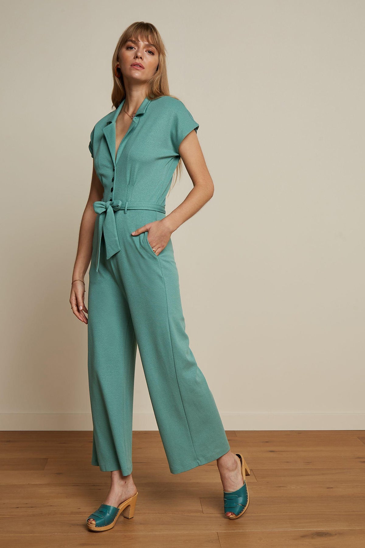 King_Louie_DARCY_MILANO_CREPE_Vintage_V-Neck_Flared_Leg_JUMPSUIT_Overall_-_Dusty_Turquoise_killer_kirsche_1