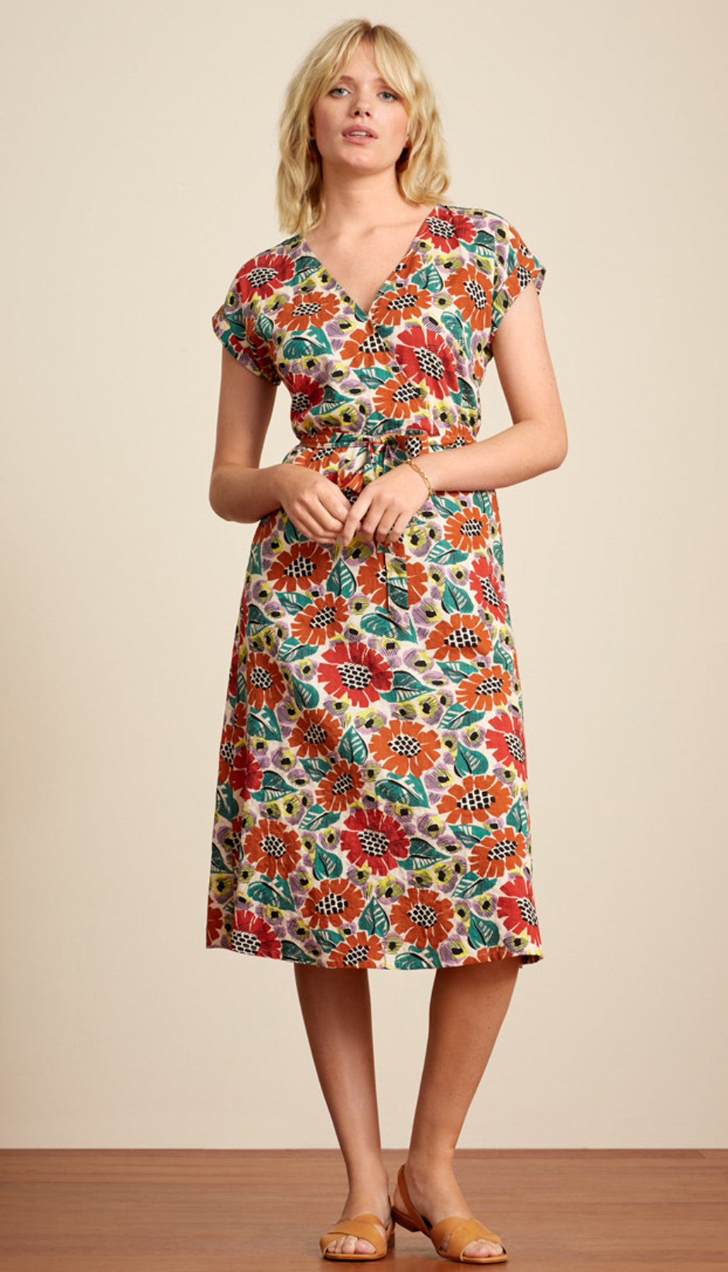 King_Louie_Doris_Vintage_Coconut_Blueten_FLOWERS_V-NECKE_50s_A-Linie_Dress_KLEID_killer_kirsche_2