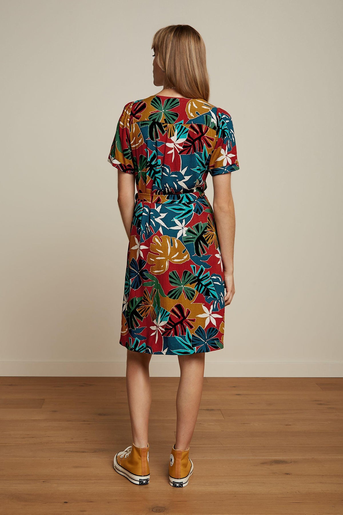 King_Louie_EDIE_MOCA_Retro_Tropical_BOTANICAL_Kurzarm_A-LINIE_HEMDKLEID_Dress_Killer_Kirsche-5HNruU67SRPB2n
