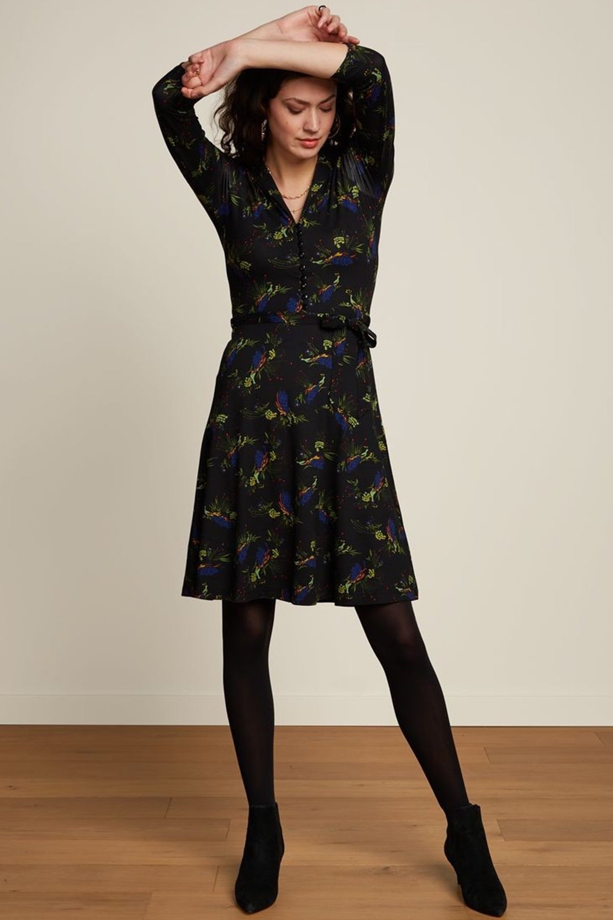 King_Louie_EMMY_RADIANT_50s_TROPICAL_Blumen_KURZARM_Diner_DRESS_Kleid_killer_kirsche_1