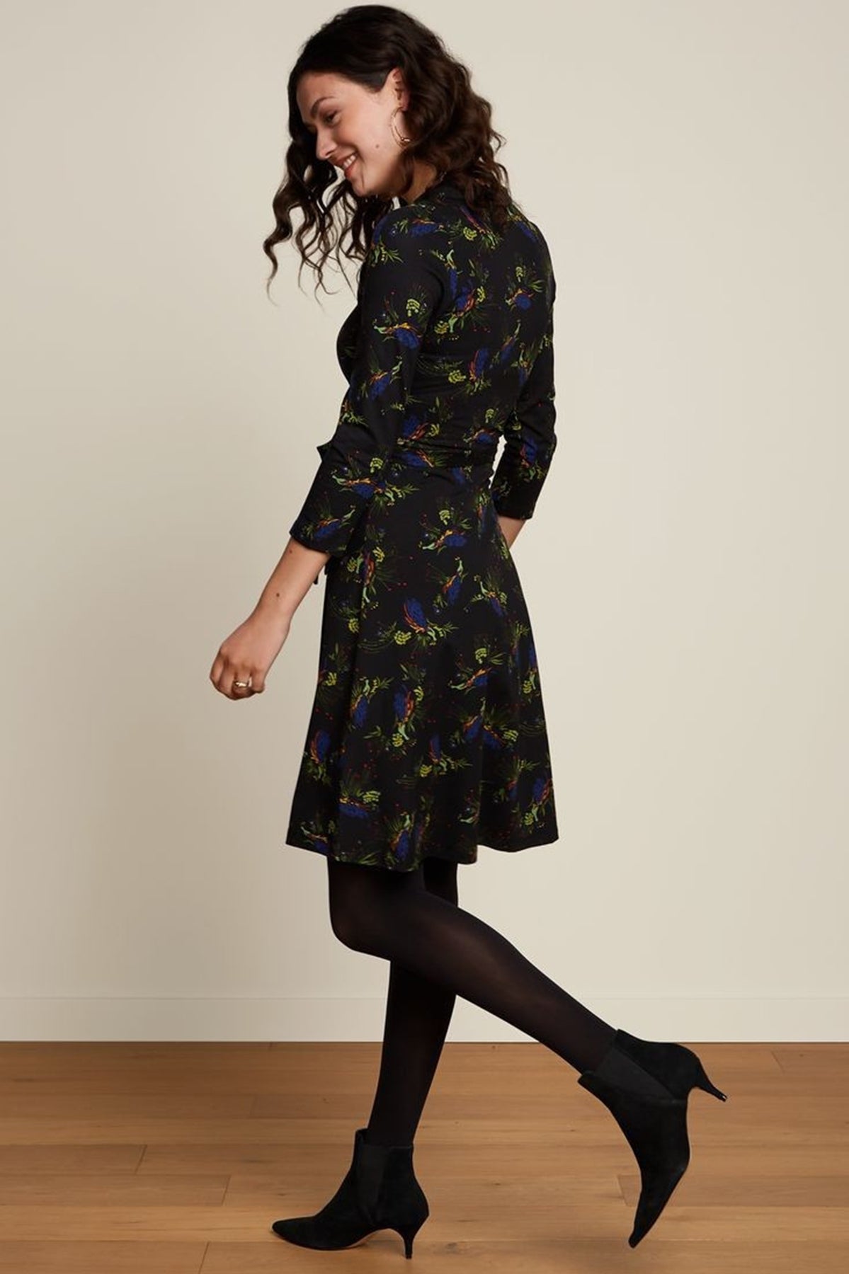 King_Louie_EMMY_RADIANT_50s_TROPICAL_Blumen_KURZARM_Diner_DRESS_Kleid_killer_kirsche_3