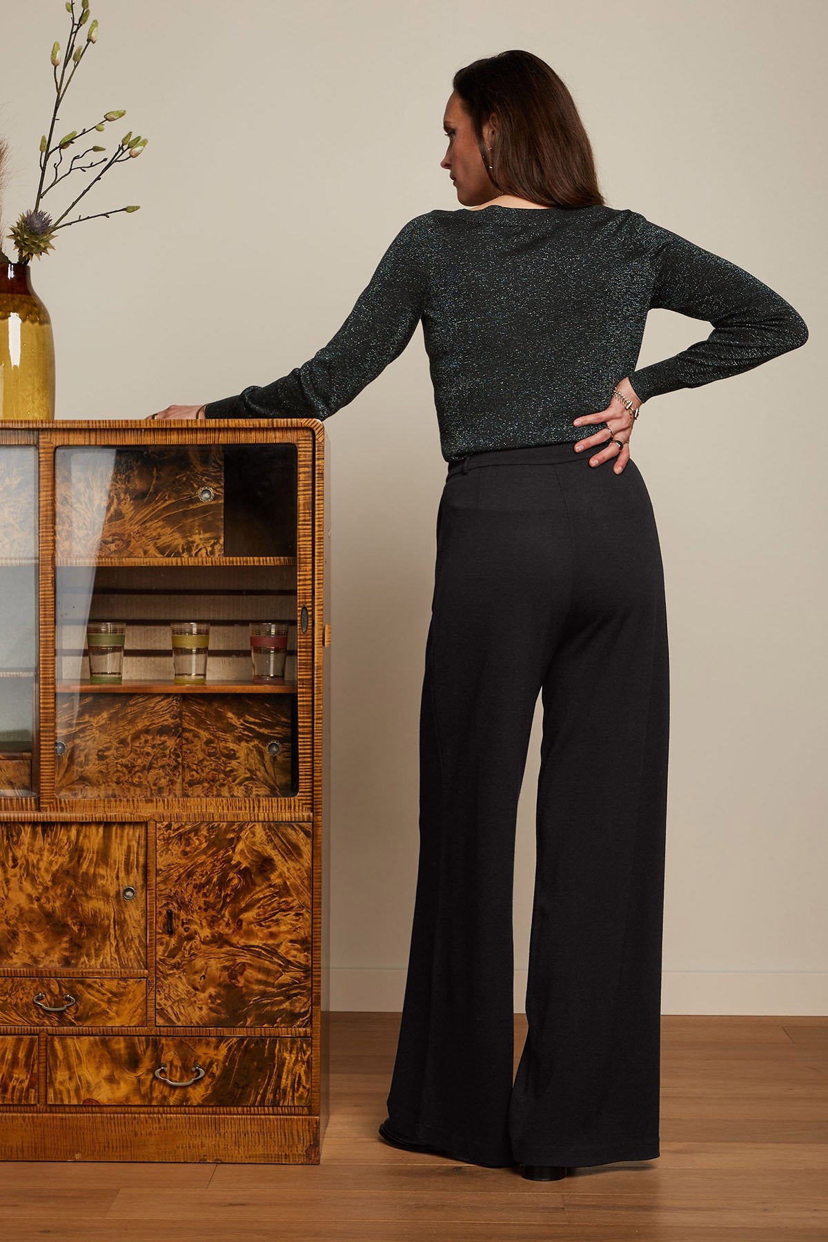 King_Louie_FINTAN_MILANO_Retro_CREPE_High_Waist_MARLENE_PANTS_Hose_Schwarz_Killer_Kirsche-3EWKt8z8ZJvkb9