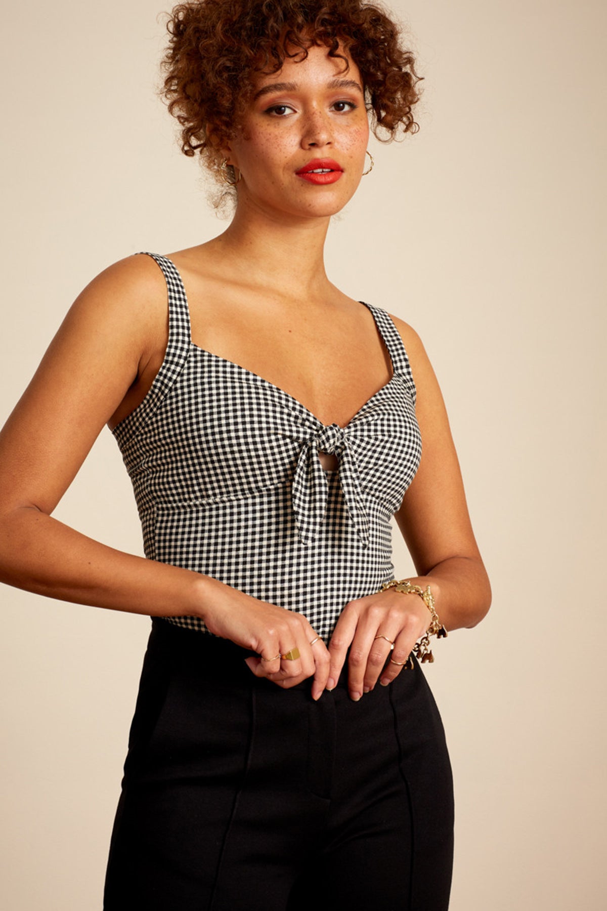 King_Louie_GISELLE_CROISETTE_Vichy_KARO_Sweetheart_KNOT_Camisole_TOP_Oberteil_Killer_Kirsche-2