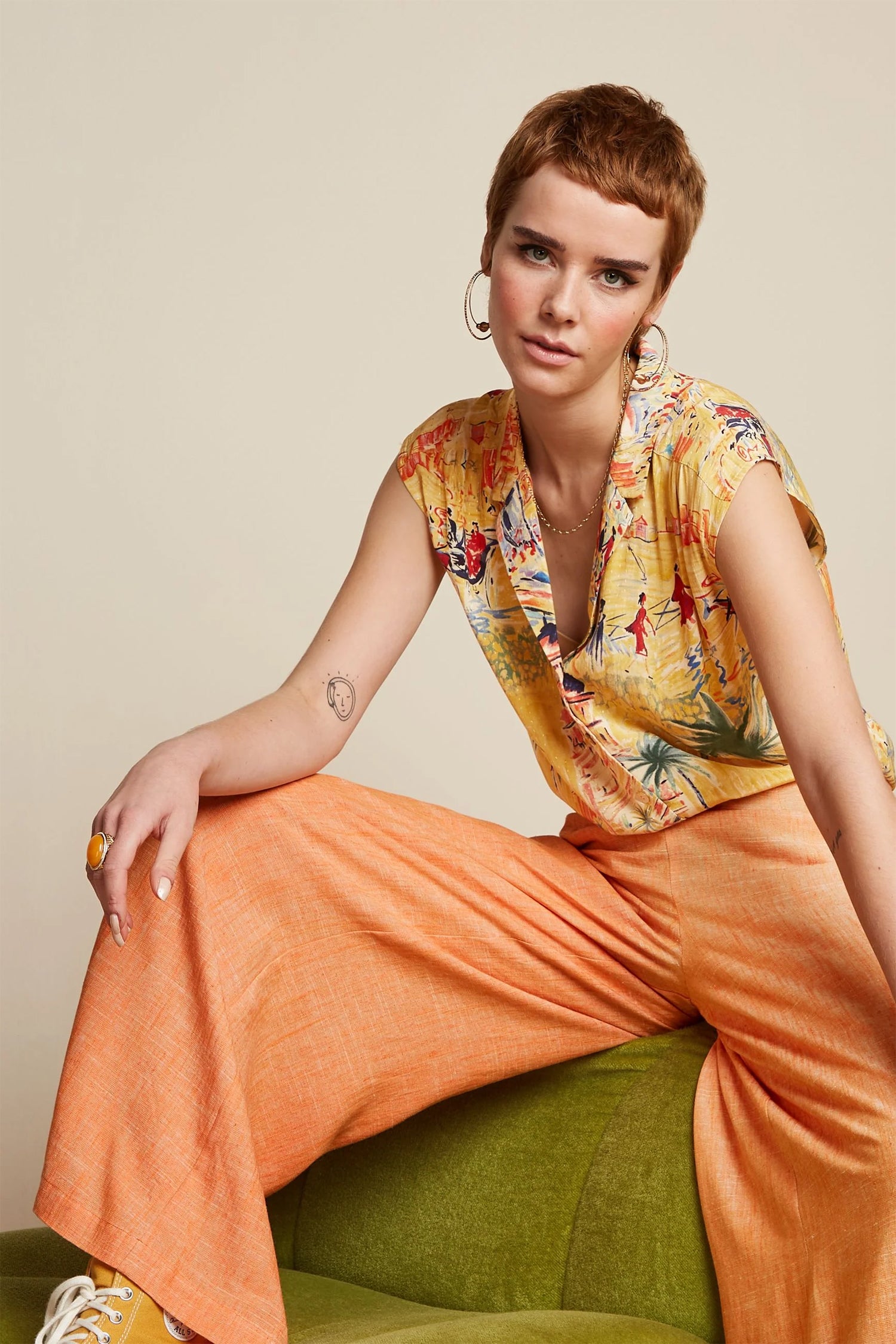 King_Louie_JULY_SERAFINI_Vintage_Artwork_Retro_V-Neck_BLOUSE_Bluse_-_Gelb-1