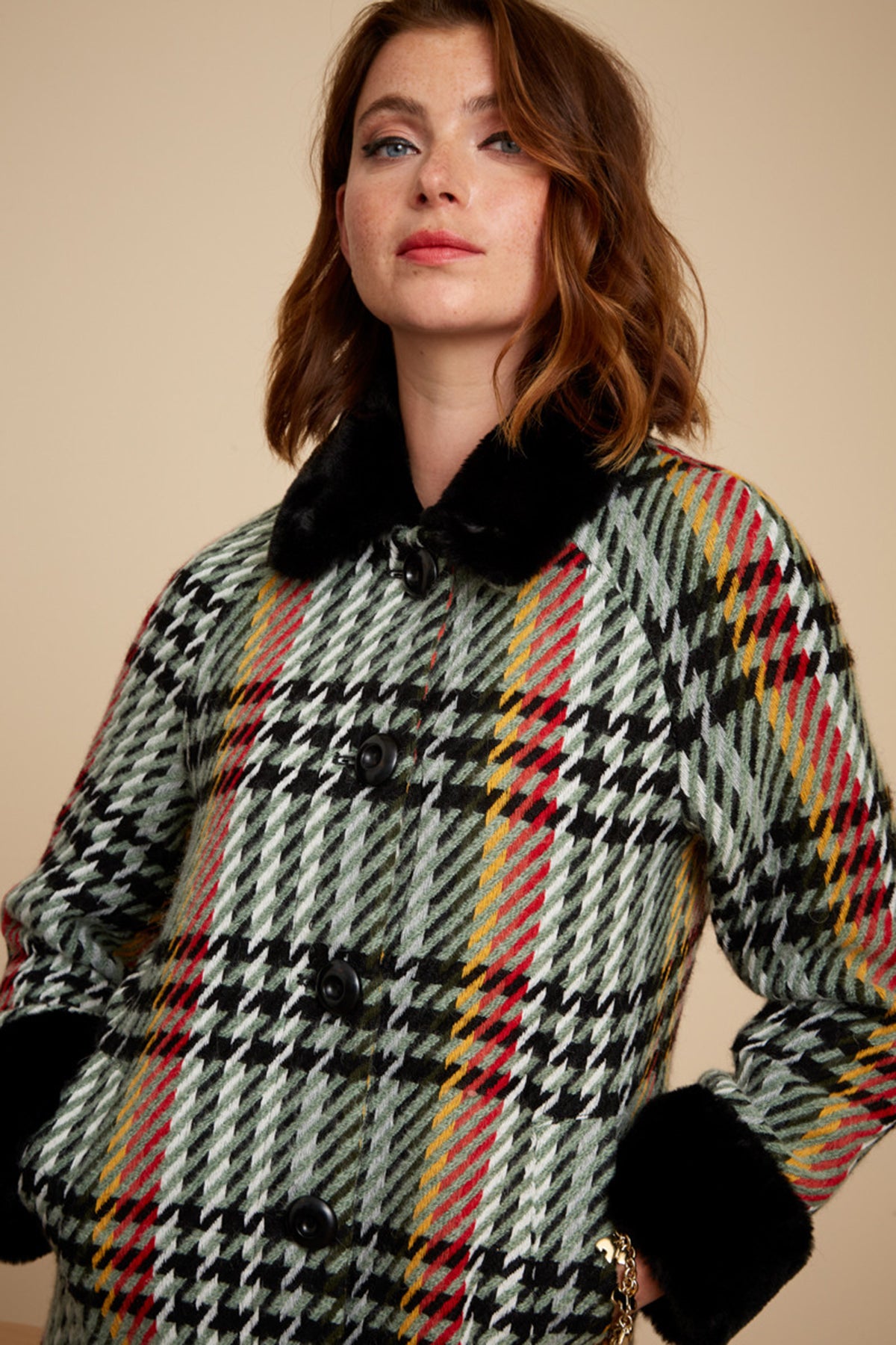 King_Louie_King_Louie_BONNIE_LEMAIRE_CHECK_Hahnentritt_KARO_Kunstpelz_MANTEL_Coat_killer_kirsche_3