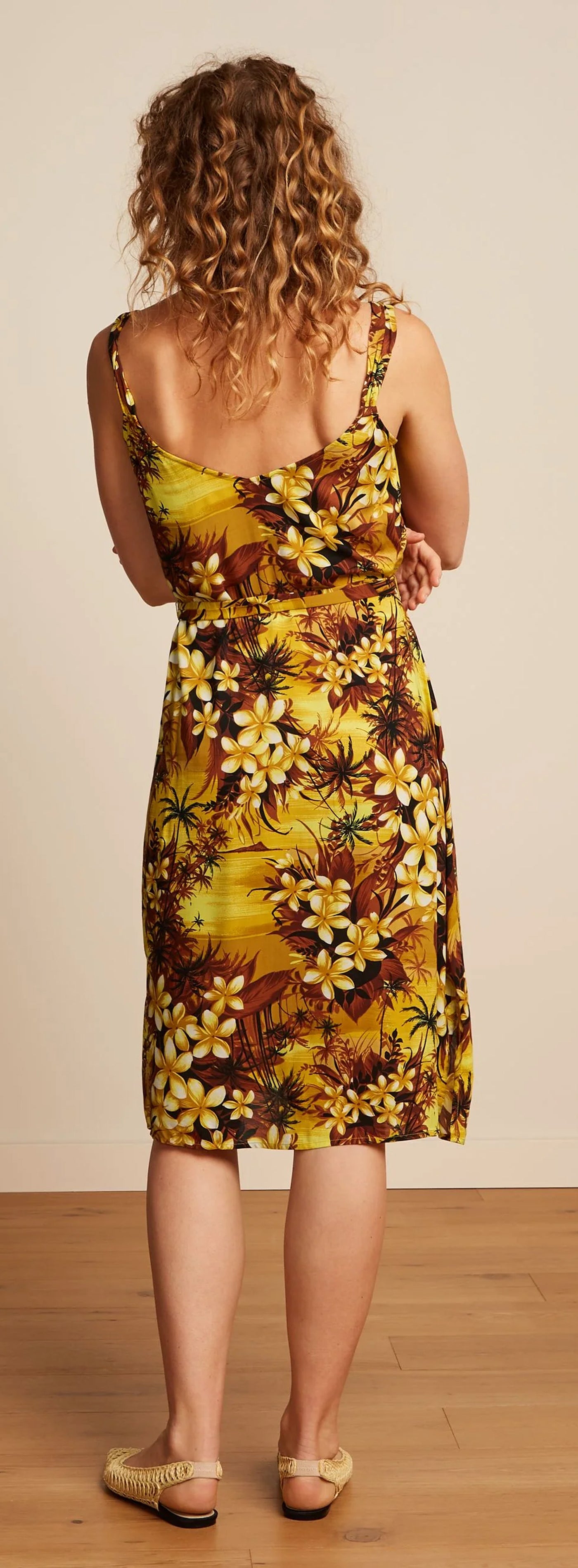 King_Louie_LENNY_EMERALD_Vintage_Tropical_Frangipani_Blueten_Traeger_A-Linie_KLEID_Dress-3F2hrQHHpeDb56