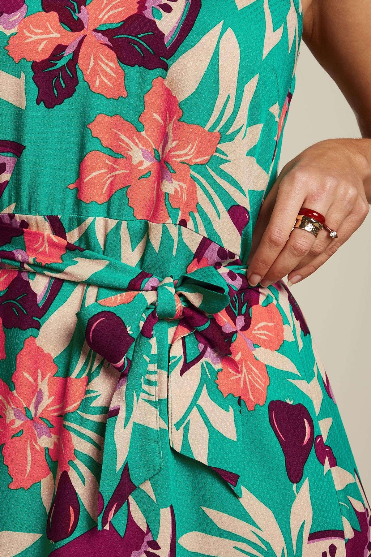 King_Louie_LENNY_RIRI_Retro_FLORAL_Blumen_FLOWER_Traeger_A-LINIE_KLEID_Dress_iller_kirsche_2YhTR7i3z2Gv65