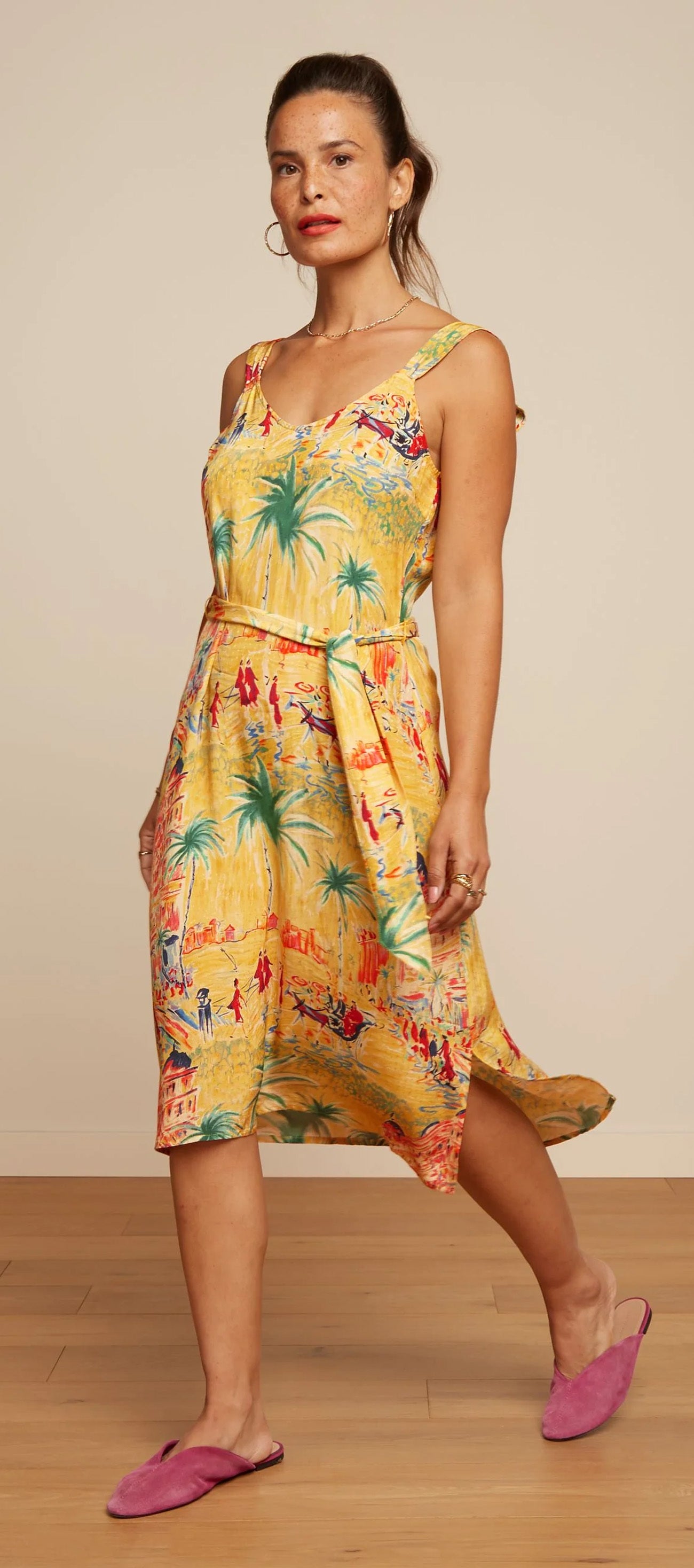 King_Louie_LENNY_SERAFINI_Vintage_Tropical_Tiki_Artwork_Blueten_Traeger_A-Linie_KLEID_Dress_-_Tuscan_Yellow-1HzDC69qKgdPgA