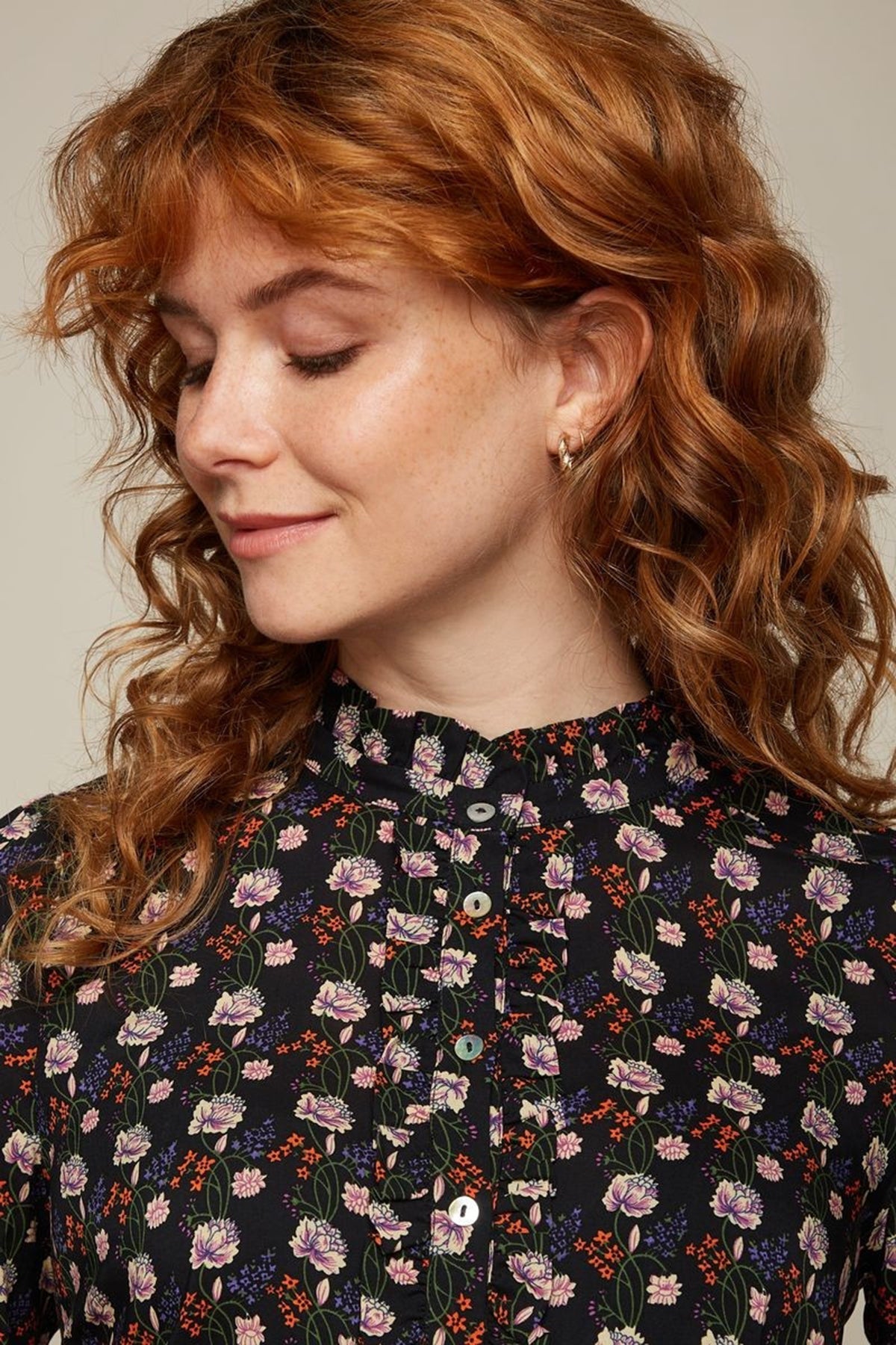 King_Louie_LINN_SULLIVAN_Retro_Blueten_FOWERS_Langarm_BLOUSE_Bluse_killer_kirsche_1DtKGBhZvuKpY3