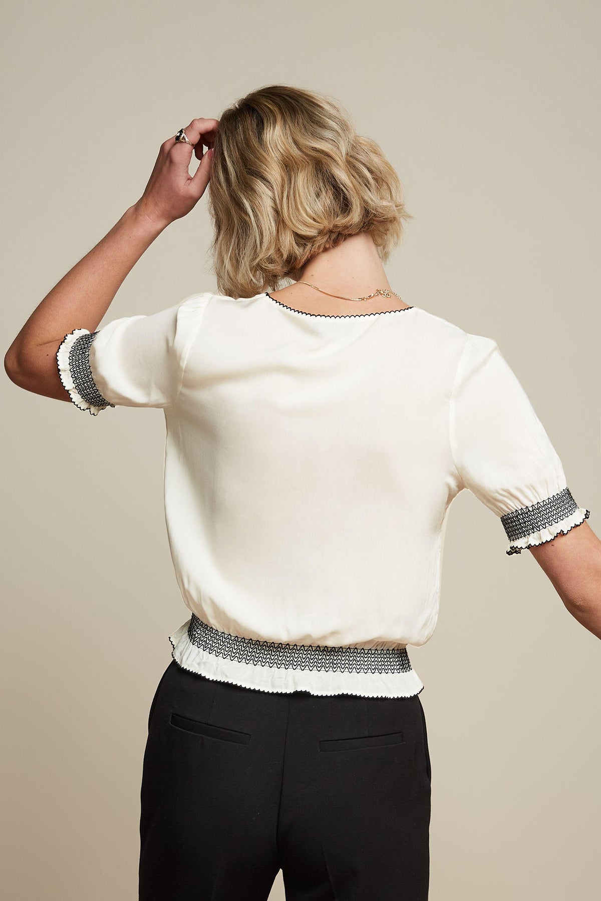King_Louie_LUCY_EMBROIDERY_VENTURL_Vintage_Kurzarm_FLOWERS_Retro_BLUSE_Shirt_killer_kirsche_2