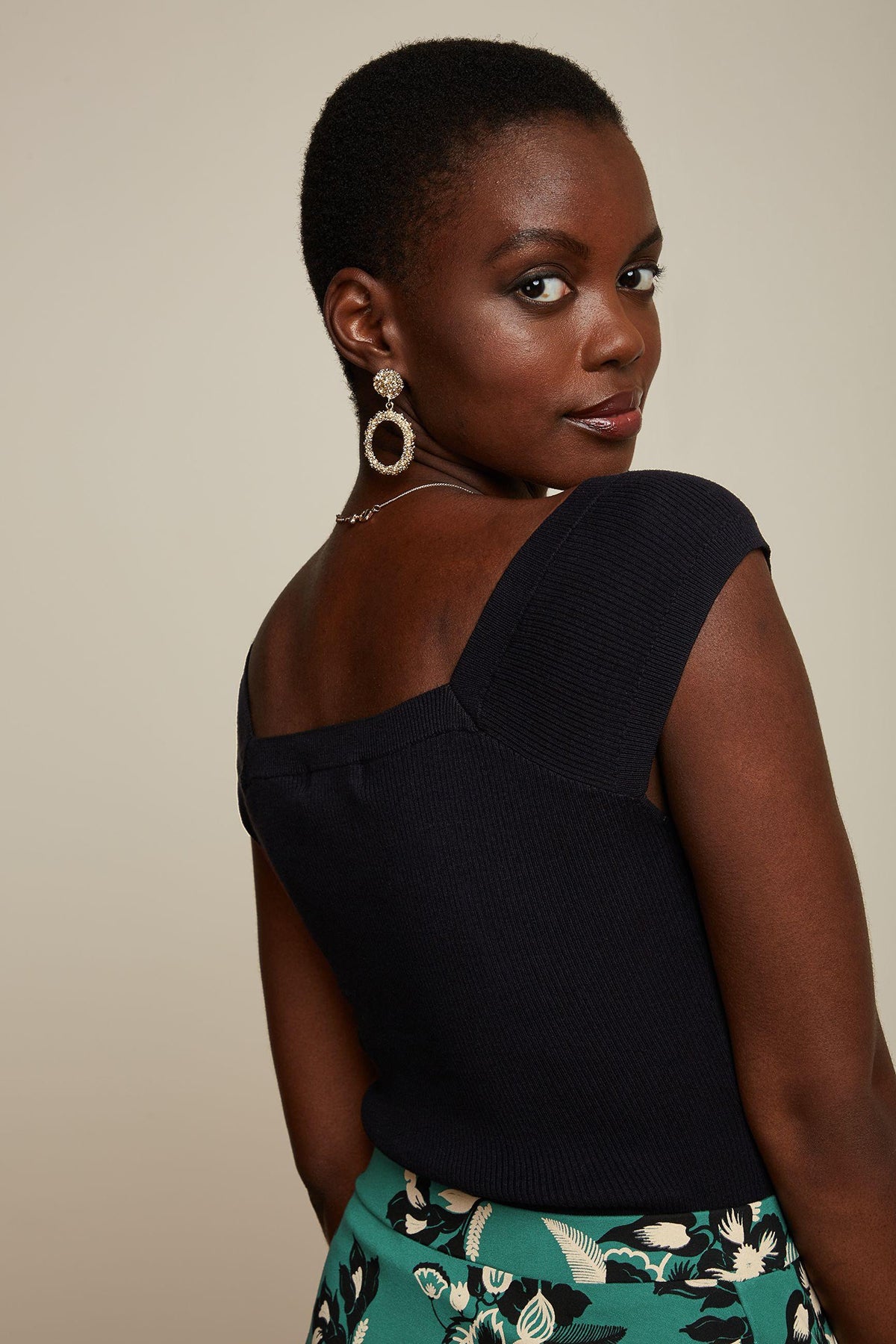 King_Louie_MARIE_COTTONCLUB_Retro_RIPPSTRICK_Top_OBERTEIL_Shirt_-_Schwarz_Killer_Kirsche-4