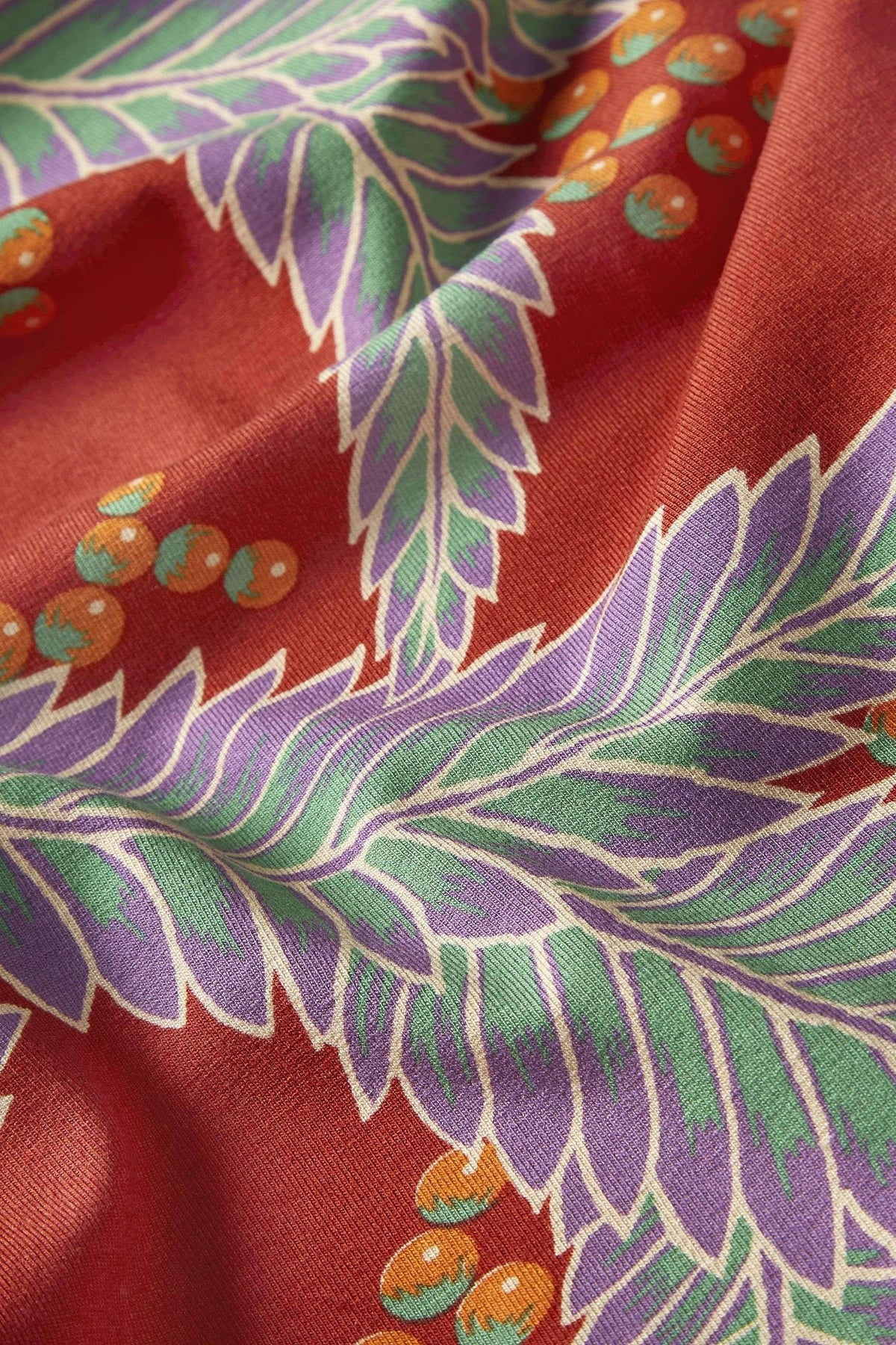 King_Louie_MONSERRAT_FERN_Retro_FLORAL_Kurzarm_VNeck_BLUSE_Blouse_Oberteil-5PrKE8Sb1KS4Y9