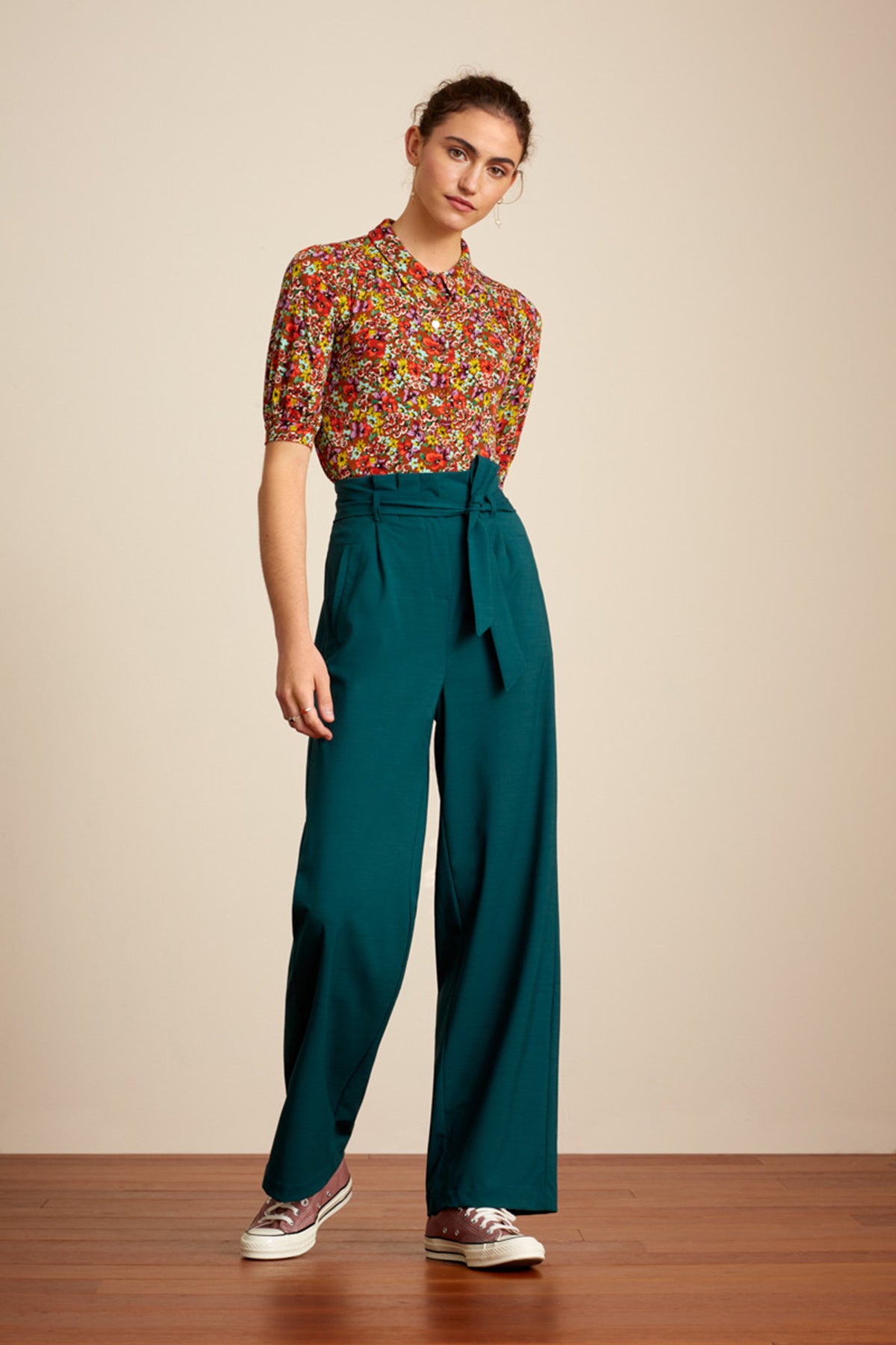 King_Louie_NEVA_TIMBA_Retro_High_Waist_Paperbag_MARLENEHOSE_Trousers_Tannengruen_Killer_Kirsche-3NnbFpi0Eic1h0