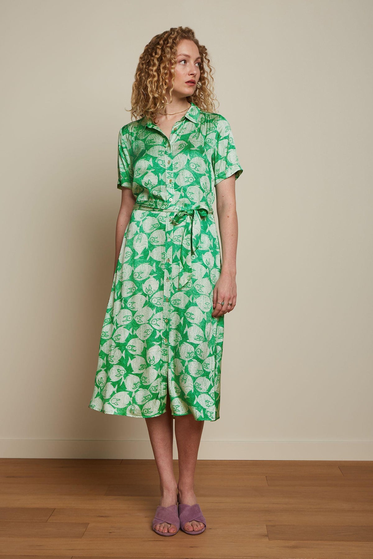 King_Louie_OLIVE_LUNA_Retro_FISCHE_PRINT_Kurzarm_Kragen_A-LINIE_HEMDKLEID_Dress_Killer_Kirsche-3XzaeB8eyoo7Qu