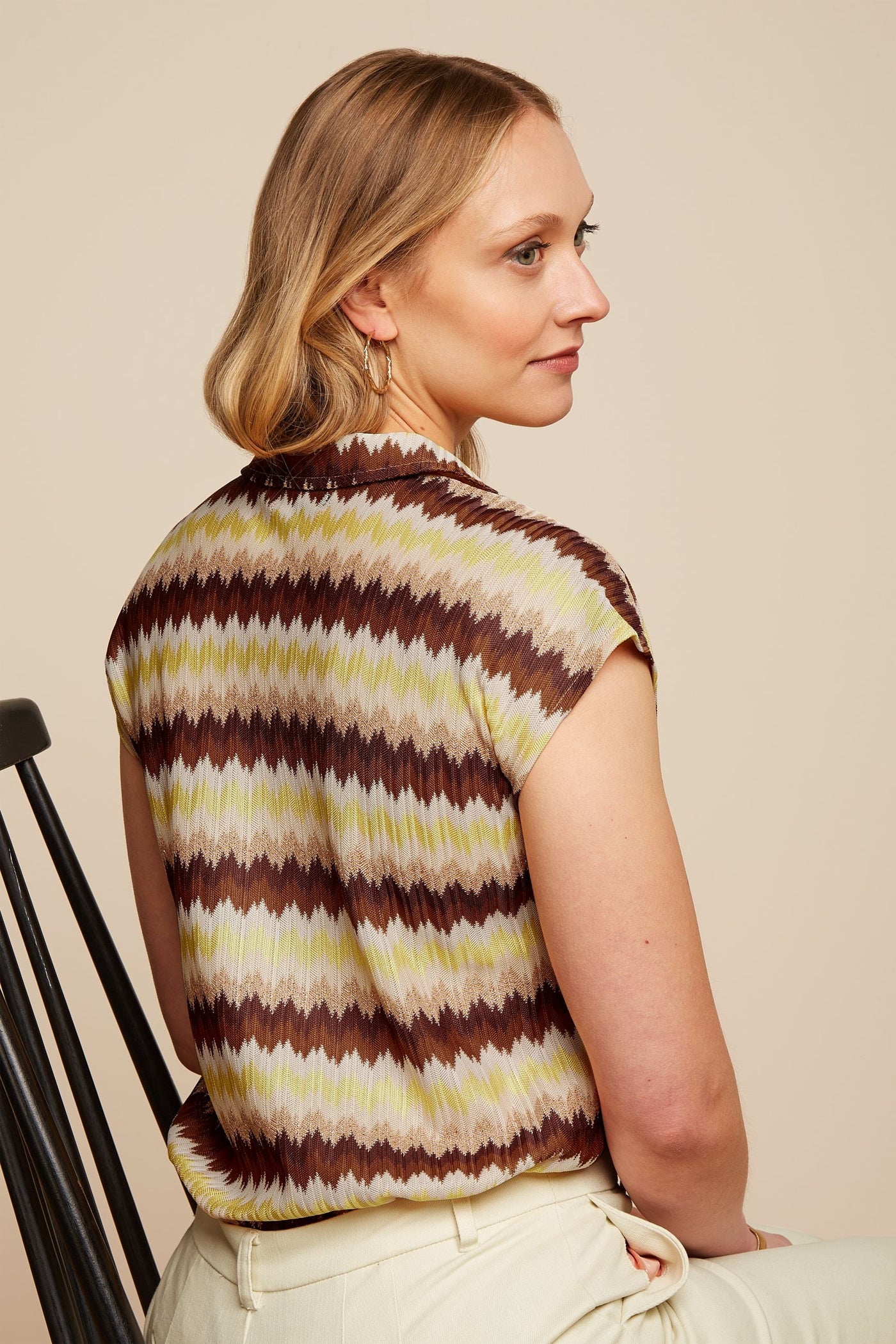 King_Louie_VIV_CARMINE__Vintage_Zackenmuster_Glitzer_Kurzarm_BLOUSE_Bluse_Oberteil_-_Mock_Orange-2