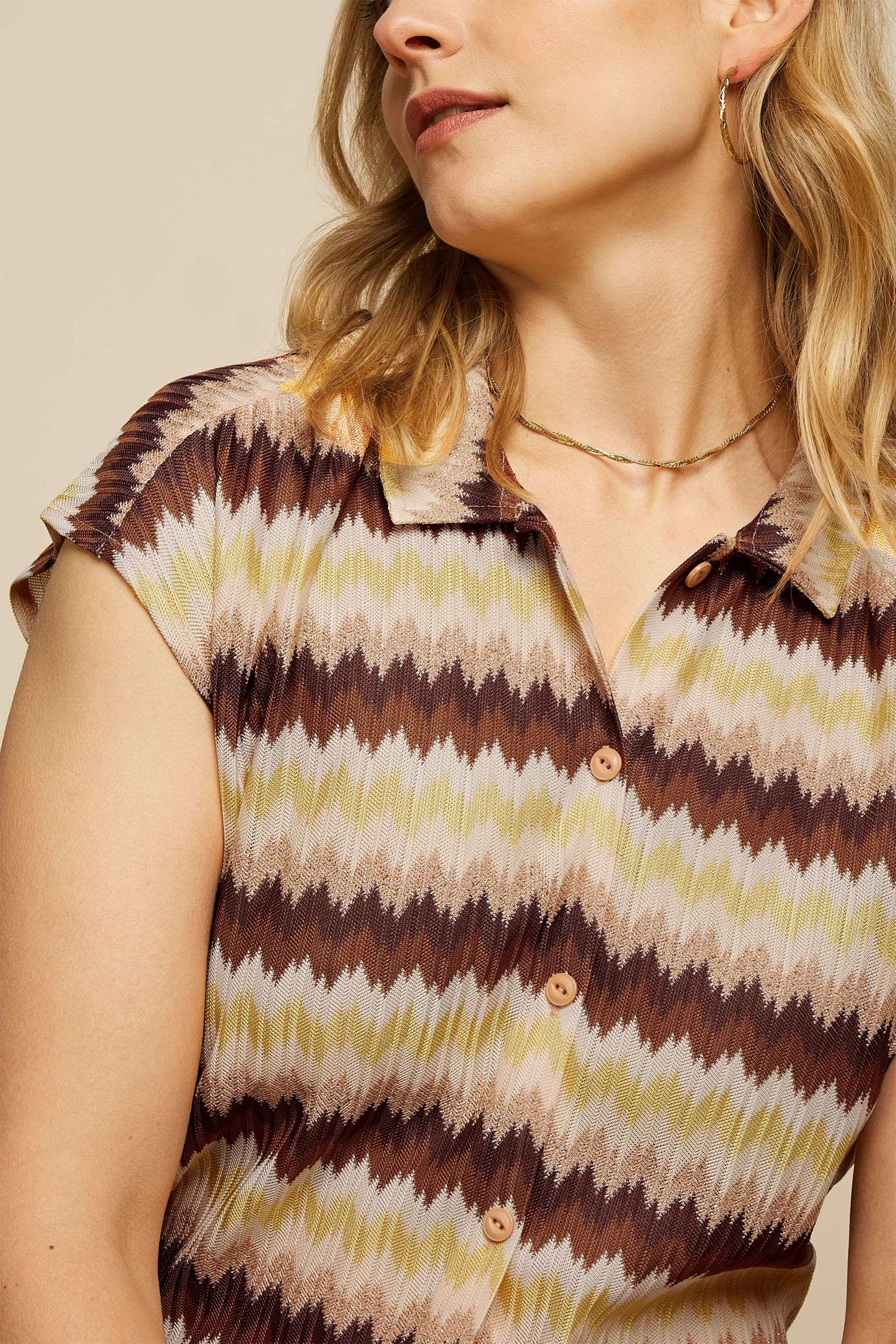 King_Louie_VIV_CARMINE__Vintage_Zackenmuster_Glitzer_Kurzarm_BLOUSE_Bluse_Oberteil_-_Mock_Orange-3