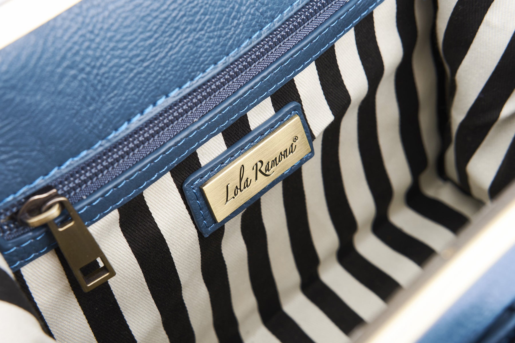 Lola_Ramona_INEZ_MAJESTIC_Vintage_SNAKE_Bow_KISSLOCK_Tasche_Handbag-4